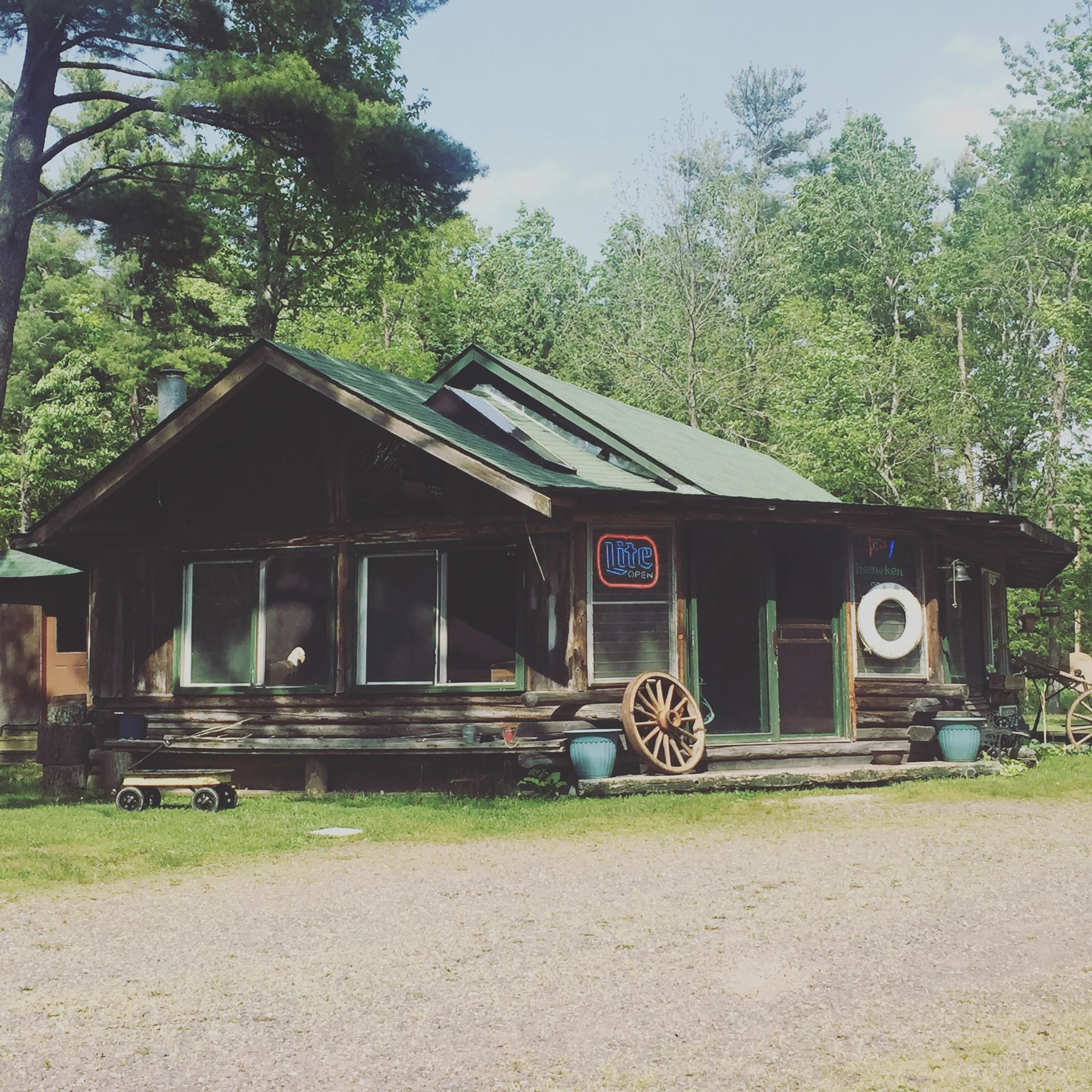 Bud's Island Oasis