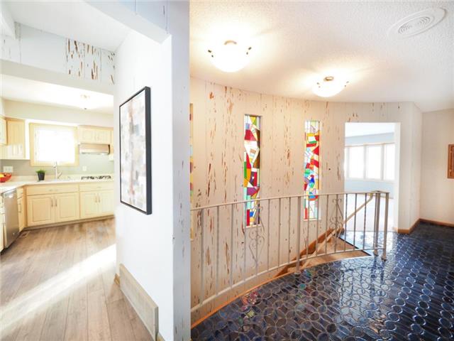 Entry with crazy paneling - ah! Stained glass anyone? Sure was something...at some point in time.