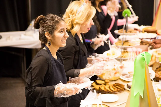 TDCC15-serving-donuts.jpg