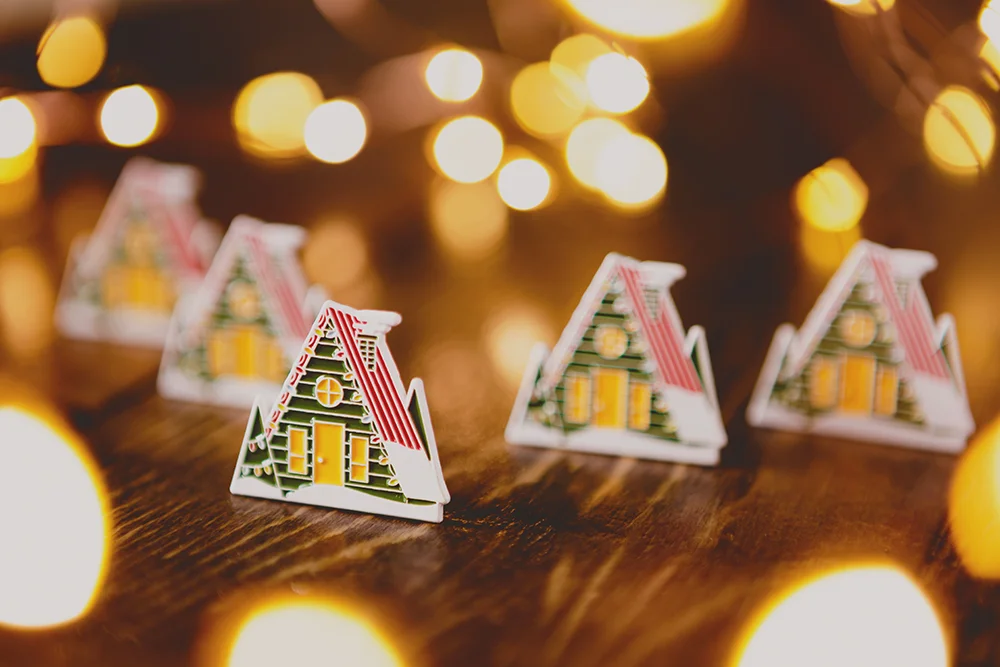 christmas-a-frame-cabin-enamel-lapel-pin-lights1-1000.jpg