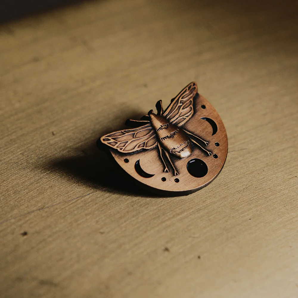 LunarBee_gold_1000px.jpg