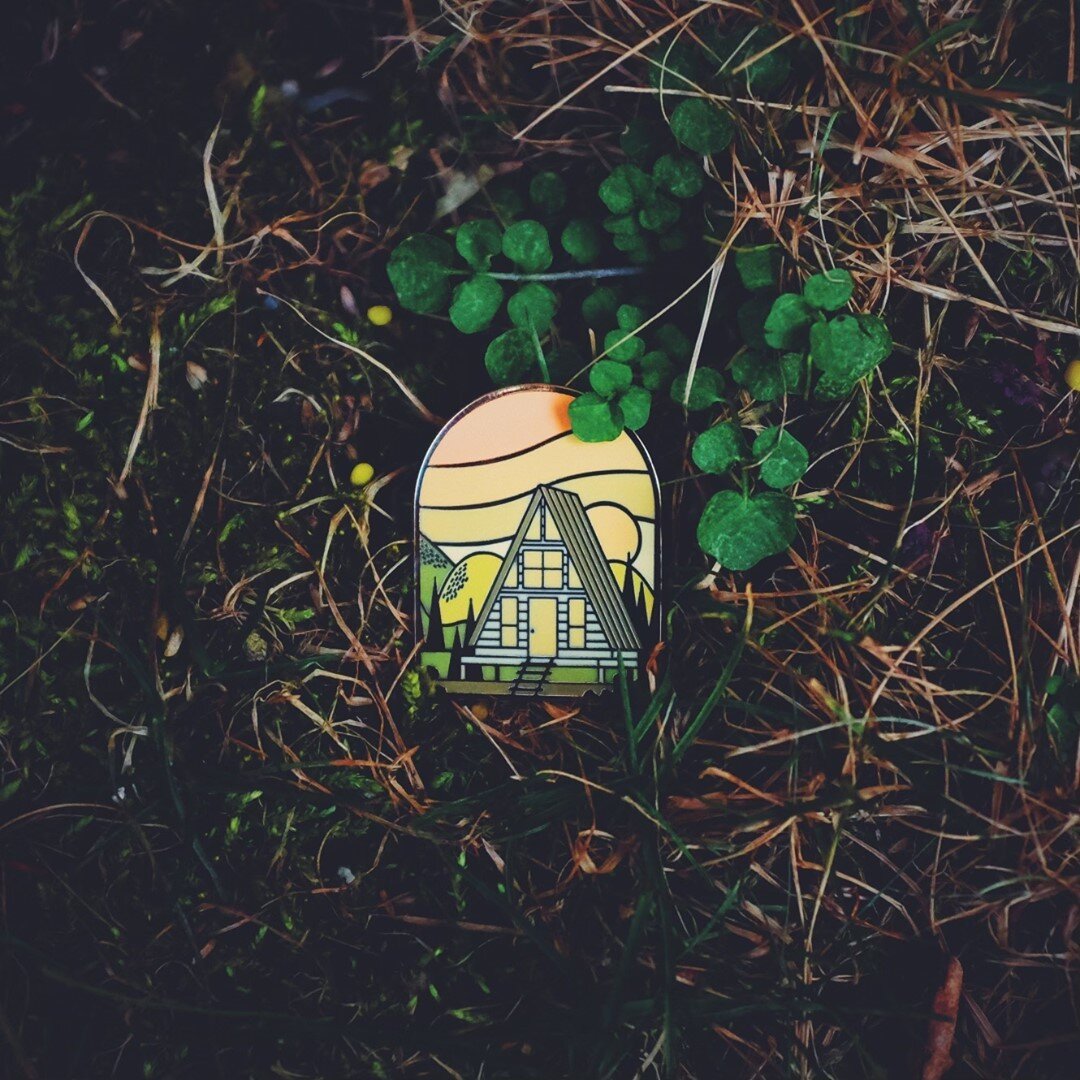 🌤 Spring has finally sprung, y'all. 🌿 A-frame pins designed by our very own @charliewagers, freshly re-stocked.
.
#pingame #enamelpins #ThoseSummerNights #LiveOutdoors #Glamping