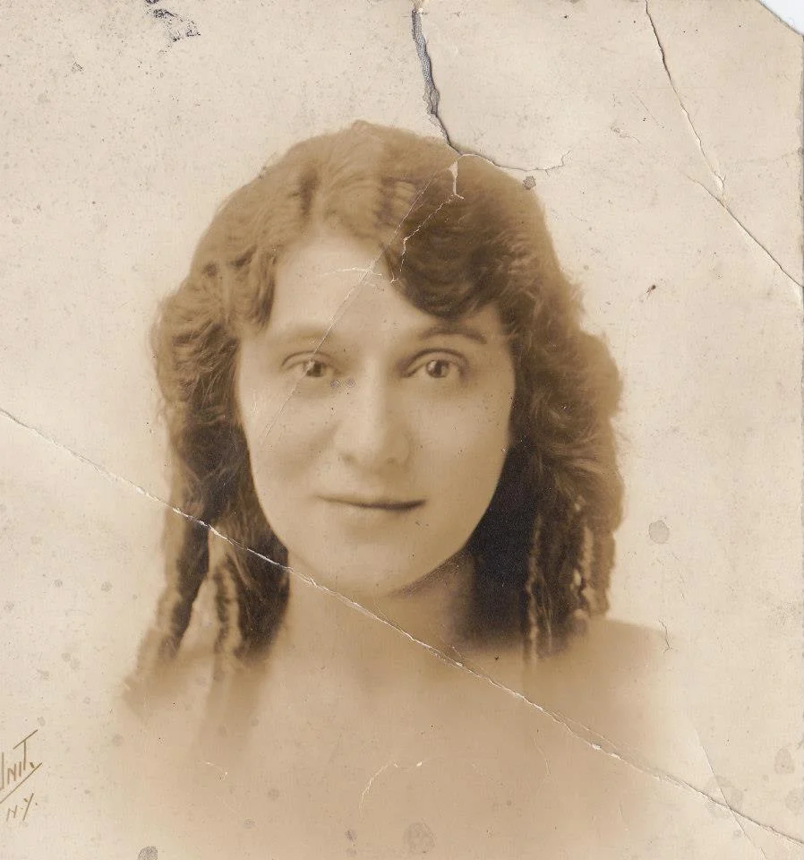 Mary Stiggler was a sing-song ukulele comic that hosted "Gravy Sundays" in Echo Park. When she changed the mic to a 1-item minimum, the comics left.