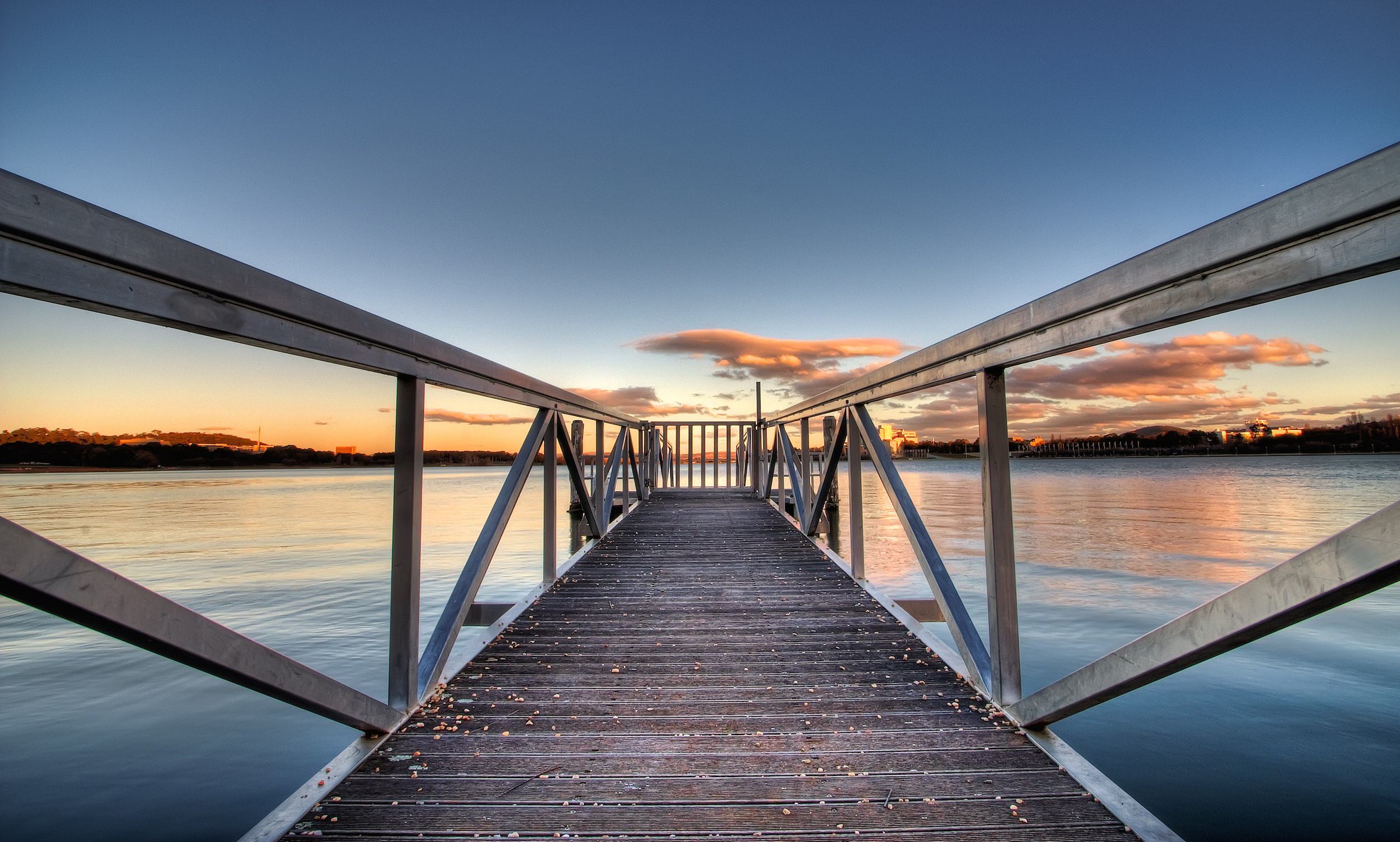 Lake Burley Griffin, Canberra. Photo: Sam Ilić .