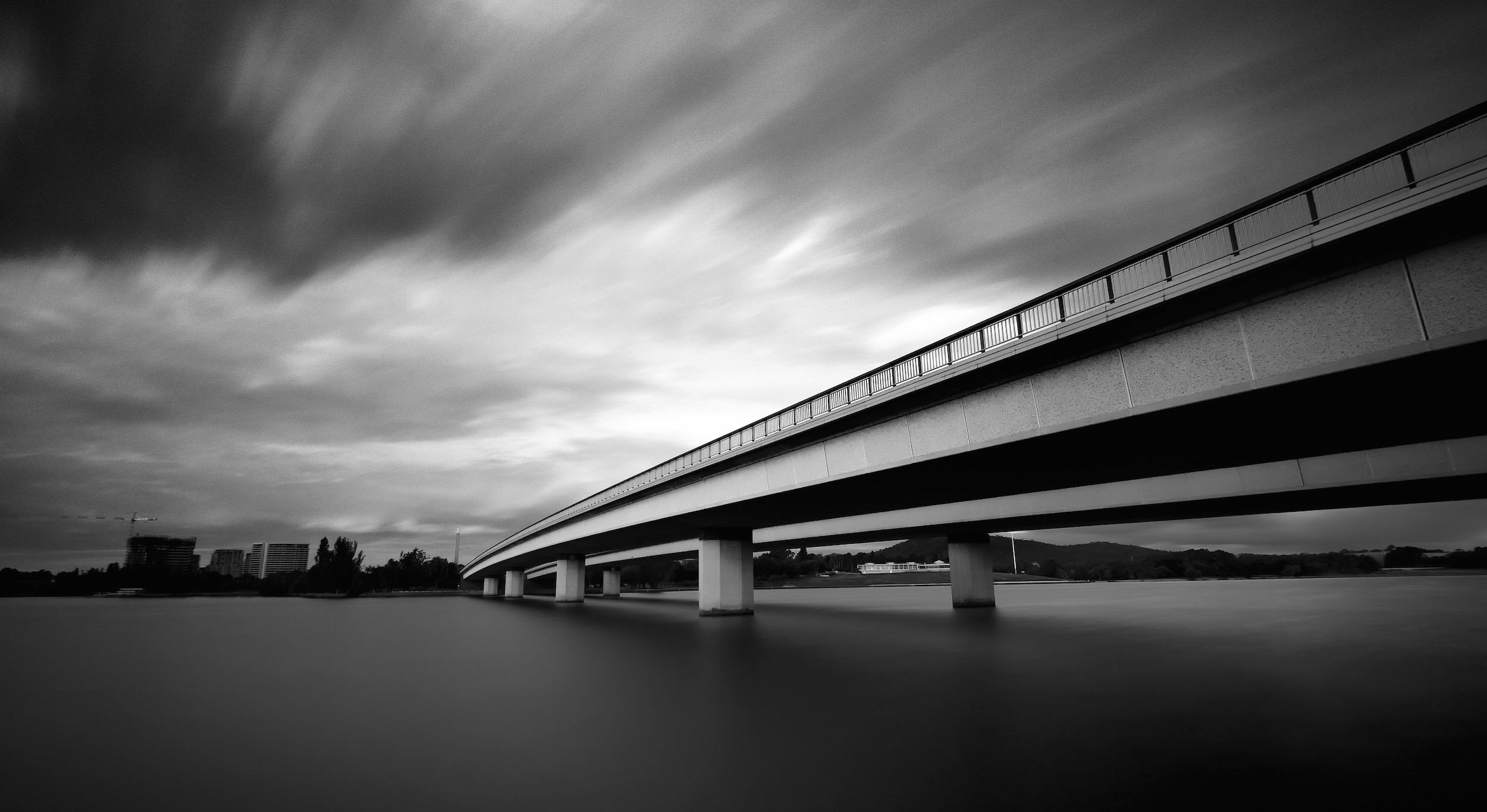 Commonwealth Avenue Bridge, Canberra. Photo: Sam Ilić .