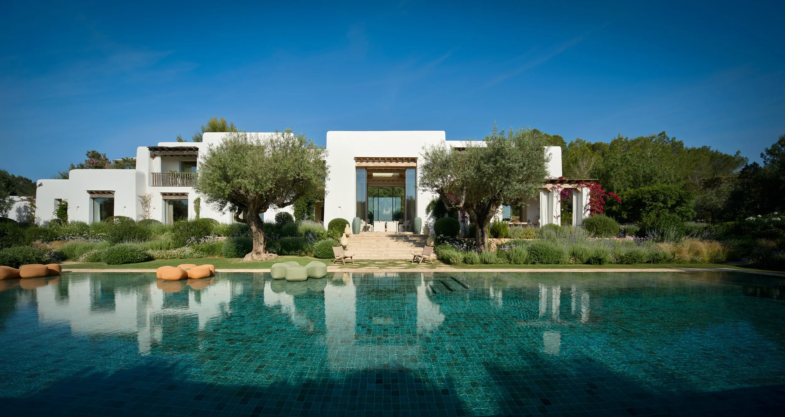 Exterior_1.jpg