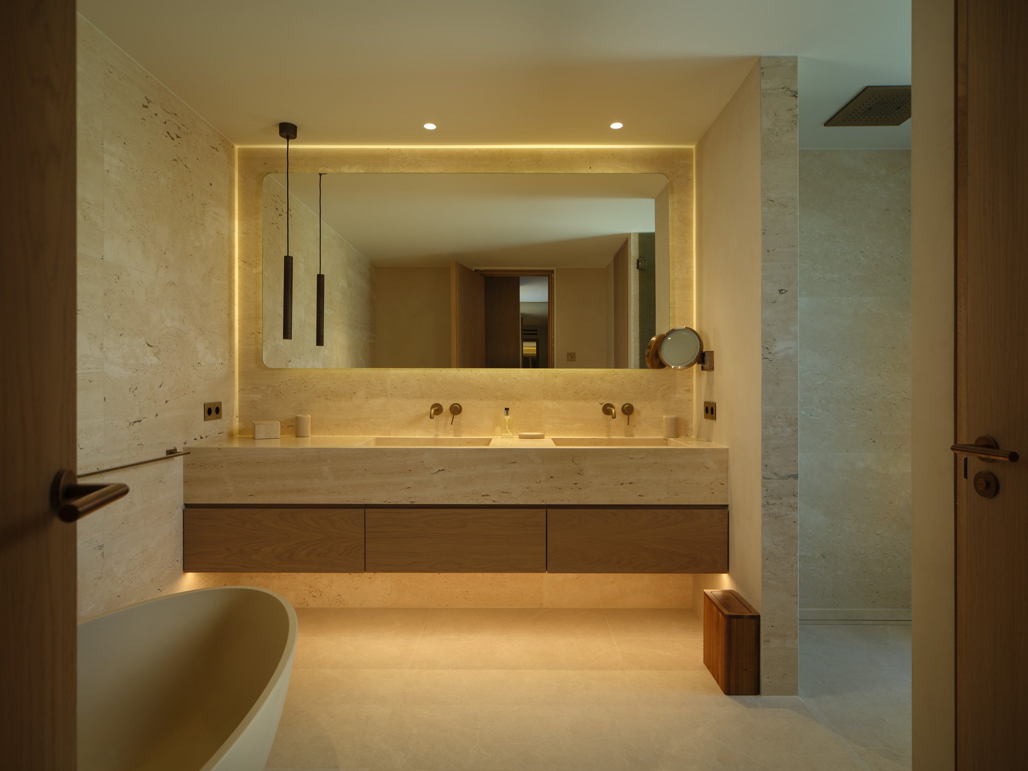Bedroom_Master_Bathroom_2.jpg
