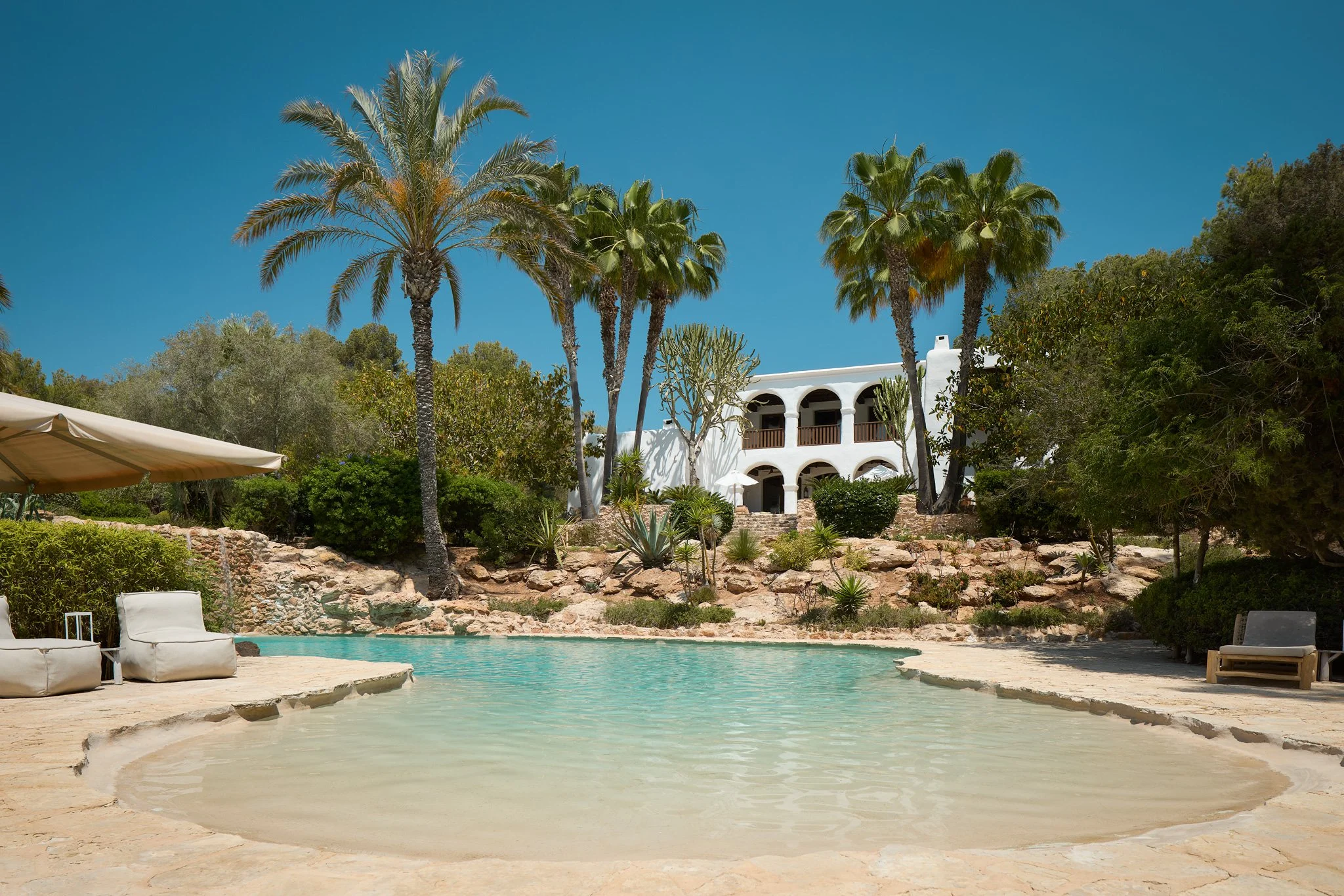 Exterior_6.jpg
