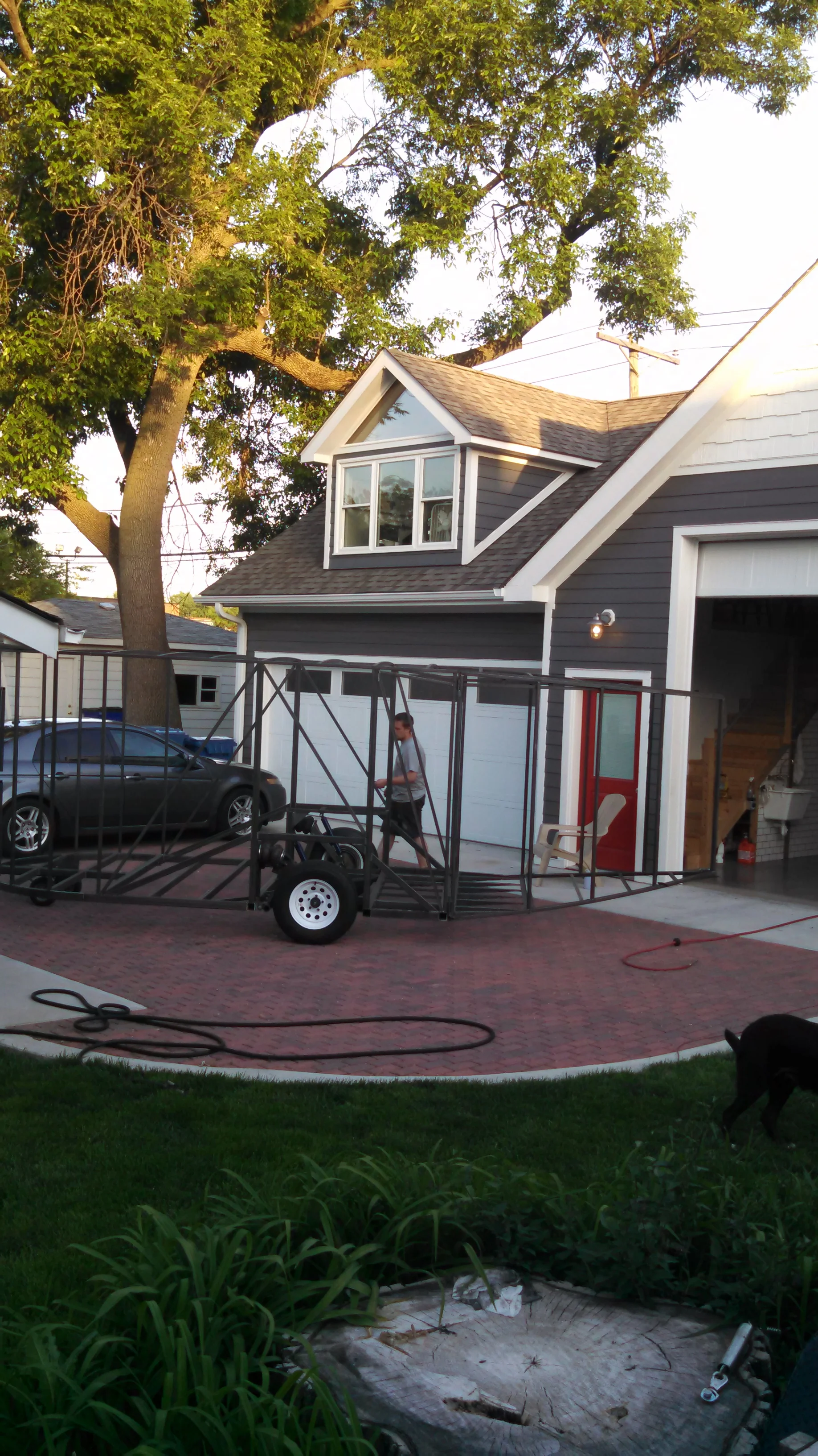Here is a shot of the next Jabaay creation we'll be featuring here.......Jeremy and Allison's homemade teardrop trailer, while under construction. This shot also shows off the gorgeous permeable pavers. 