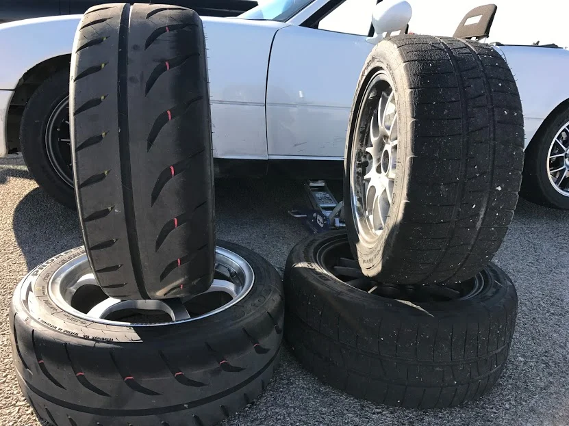very different tread patterns, very different tires