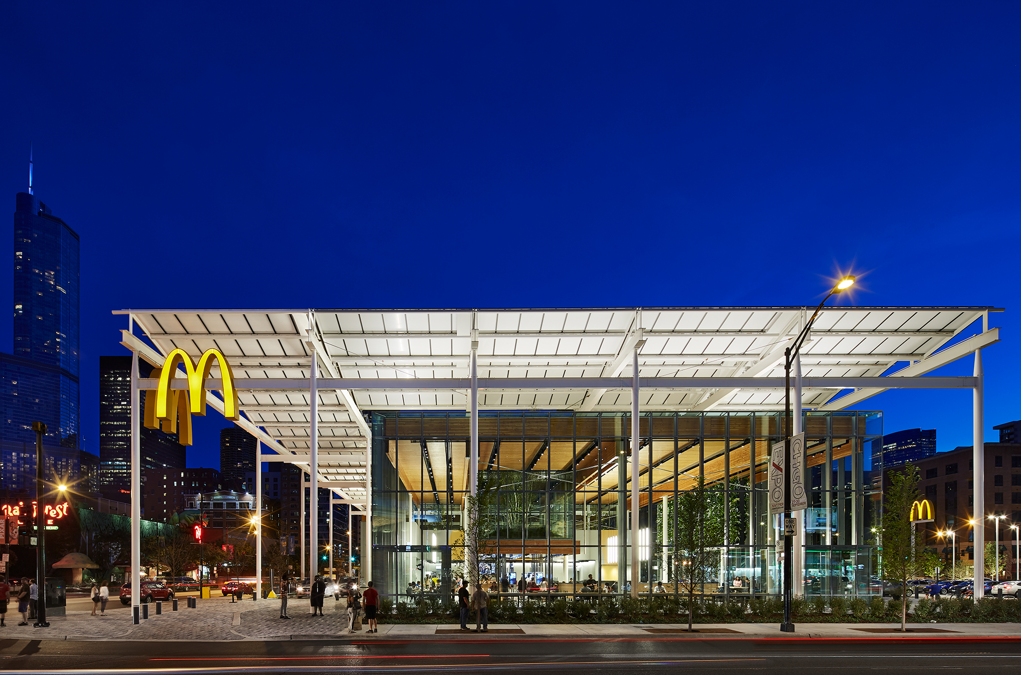  AWARDS  AIA Chicago Design Excellence Awards  2019  - Citation of Merit - Distinguished Building Award      McDonald’s Chicago Flagship  Ross Barney Architects  Chicago, IL     Return to Projects  