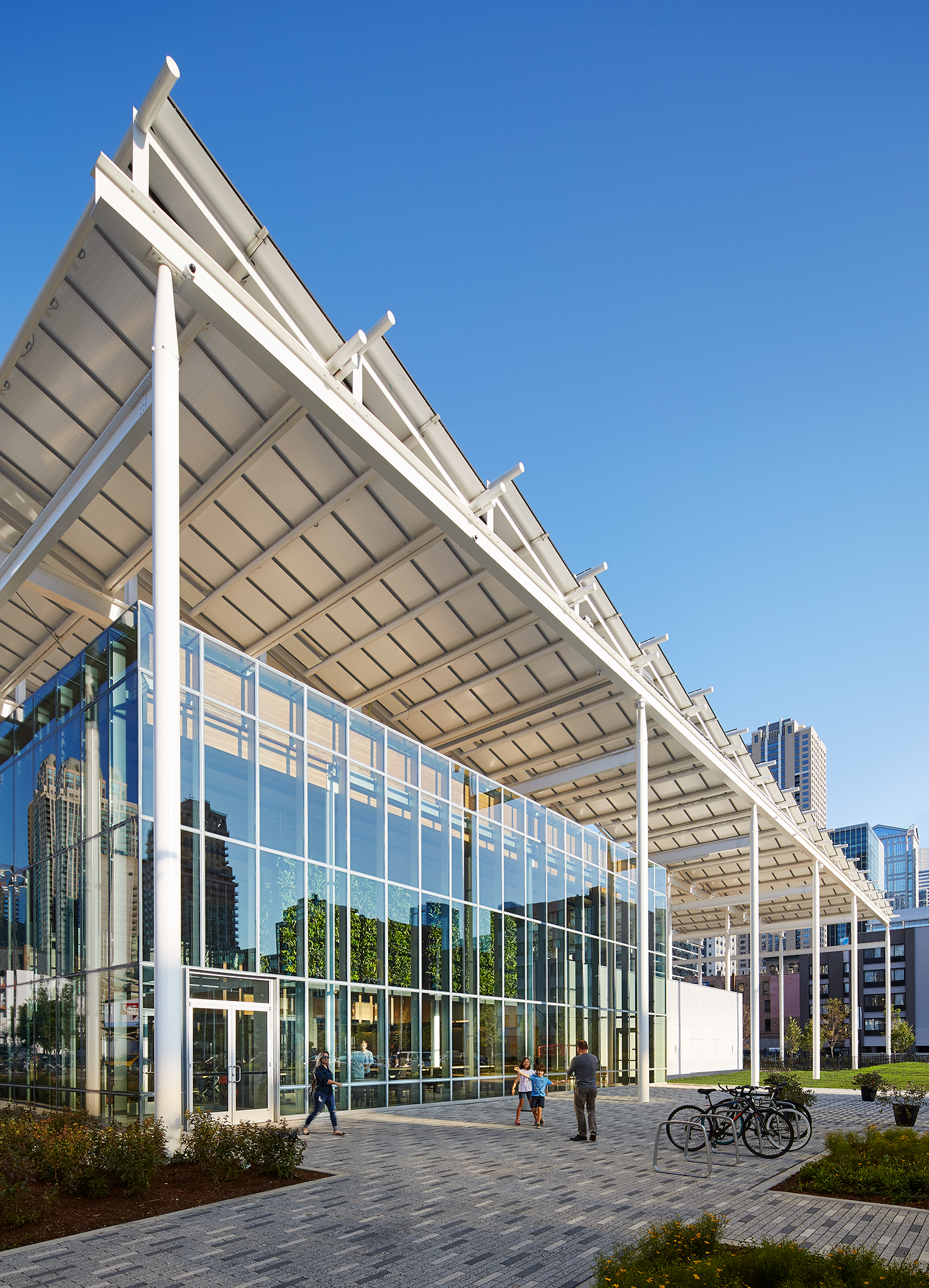  AWARDS  AIA Chicago Design Excellence Awards  2019  - Citation of Merit - Distinguished Building Award    McDonald’s Chicago Flagship  Ross Barney Architects  Chicago, IL     View Project  