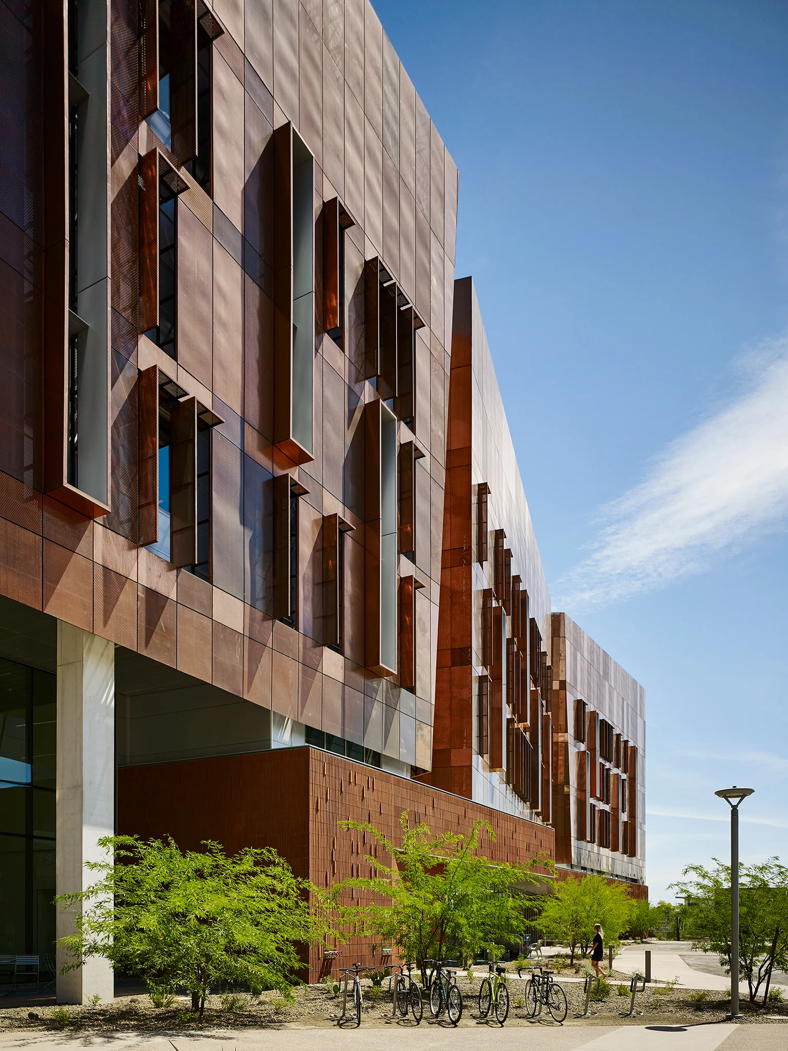 AWARDS ENR Best of the Best Awards: Best of Higher Education/Research PUBLICATIONS Arch Daily , November 2018: “Biodesign Institute C Project Profile” Arizona State University, BioDesign Institute ZGF Architects La Jolla, CA Nick Merrick