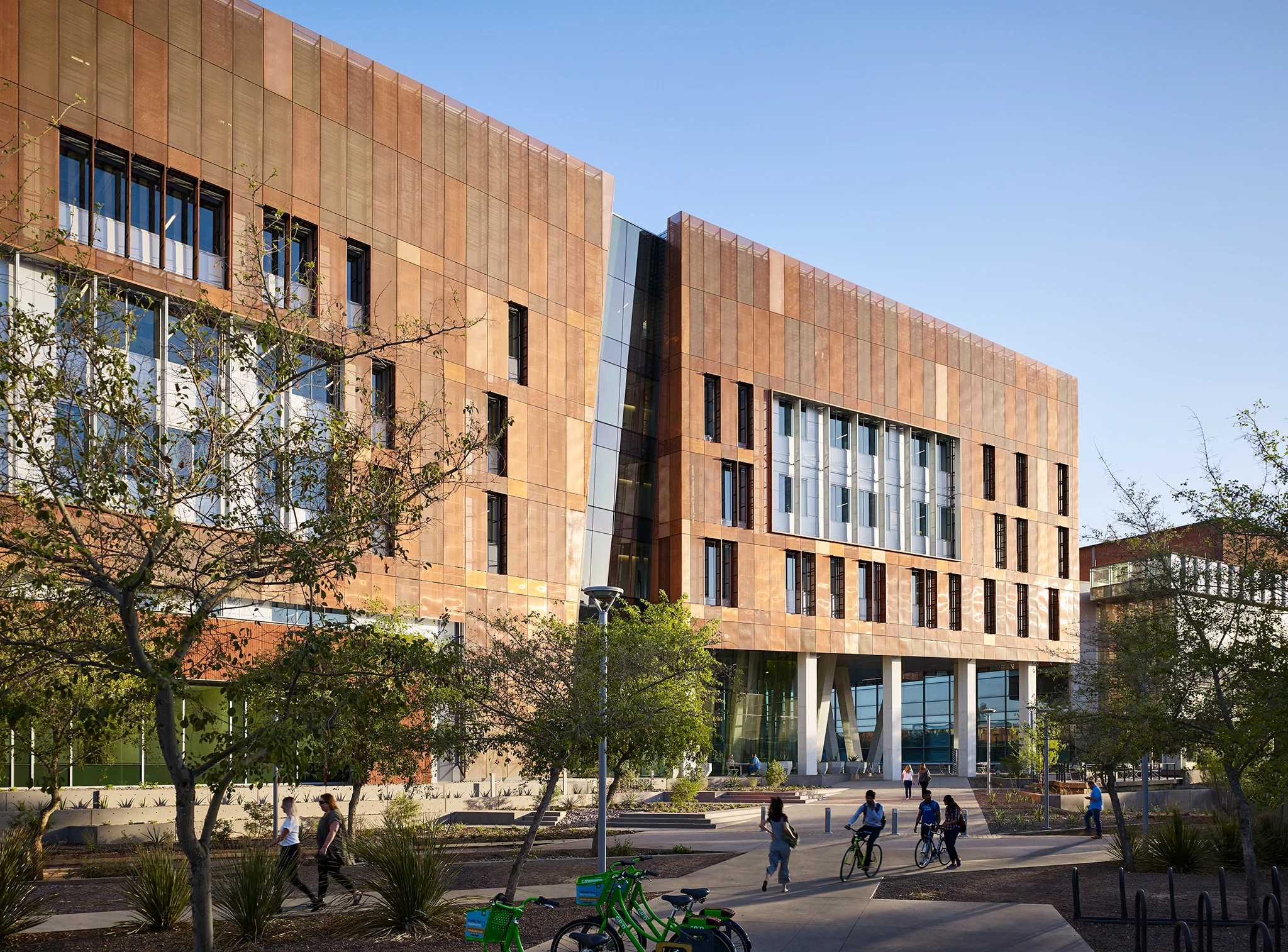 AWARDS ENR Best of the Best Awards: Best of Higher Education/Research PUBLICATIONS Arch Daily , November 2018: “Biodesign Institute C Project Profile” Arizona State University, BioDesign Institute ZGF Architects La Jolla, CA Nick Merrick