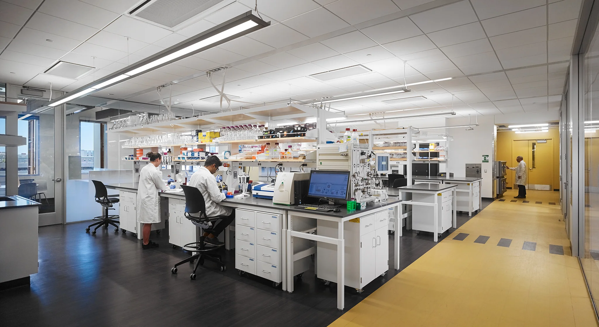 AWARDS ENR Best of the Best Awards: Best of Higher Education/Research PUBLICATIONS Arch Daily , November 2018: “Biodesign Institute C Project Profile” Arizona State University, BioDesign Institute ZGF Architects La Jolla, CA Nick Merrick