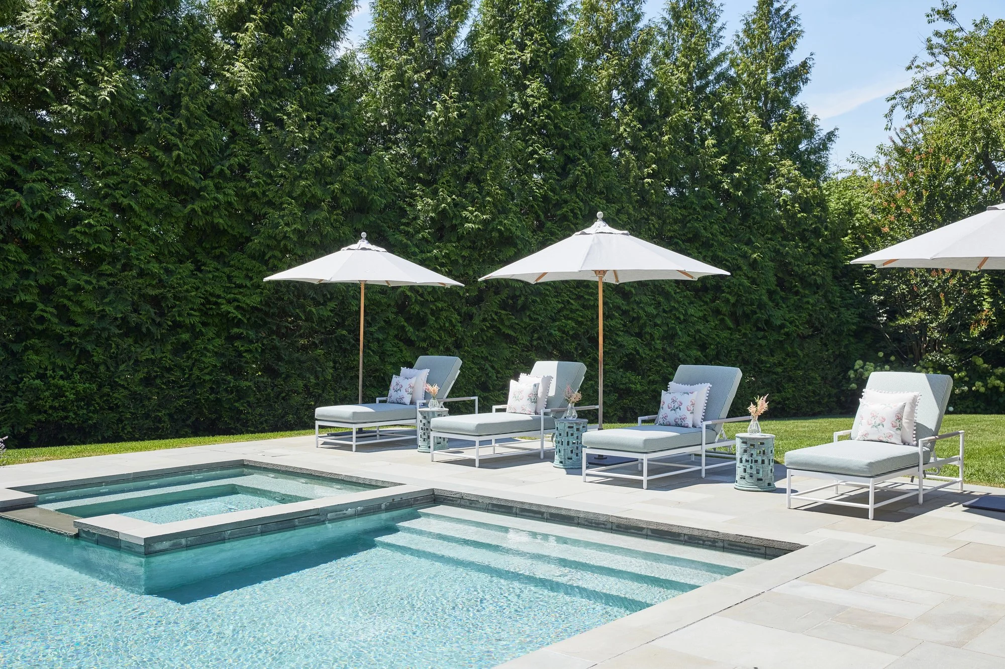 230802JULIEANNEBURCH_WESTHAMPTON_060b.JPG