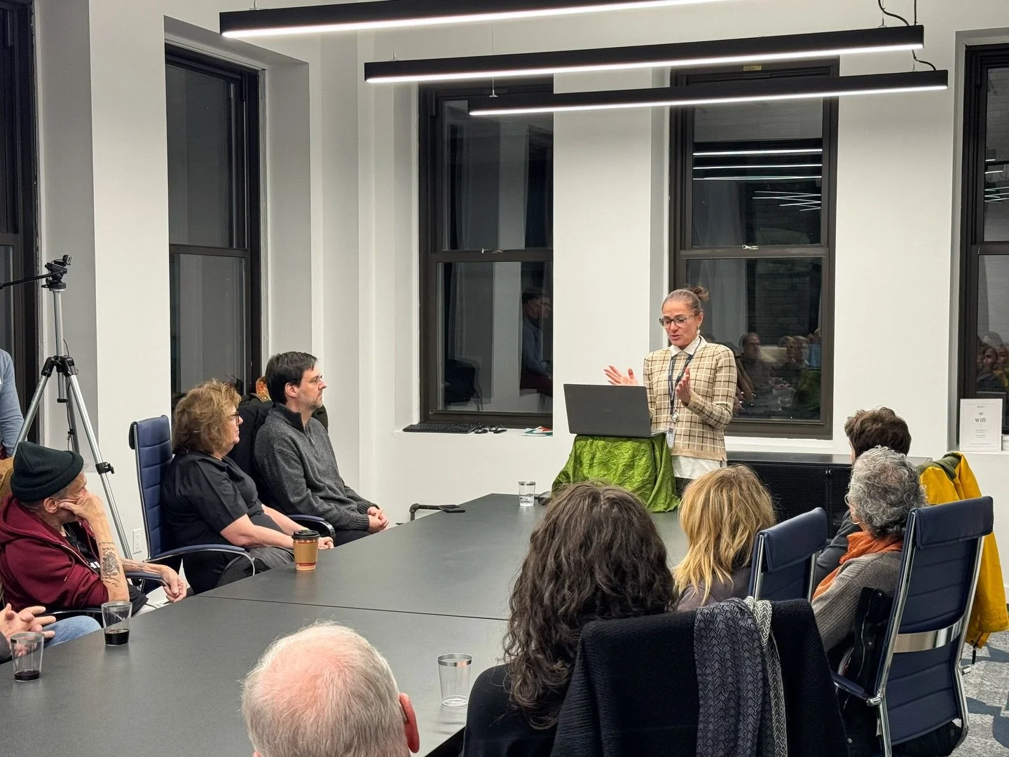 To everyone who joined us for last week&rsquo;s Vino &amp; Verse: thank you for reminding us that classical theater thrives best when it&rsquo;s shared &mdash; spoken aloud, questioned, toasted to, and enjoyed together. 🍷🎭

A special thank-you to D