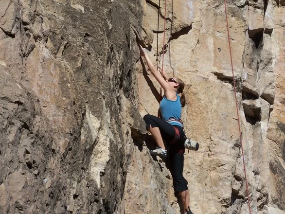 rock-climbing-in-the-black-hills-1361456.jpg