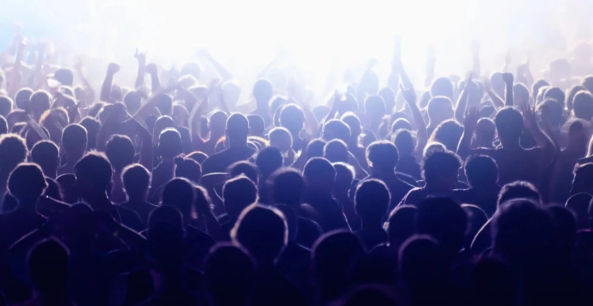Photo of lots of people at an event.