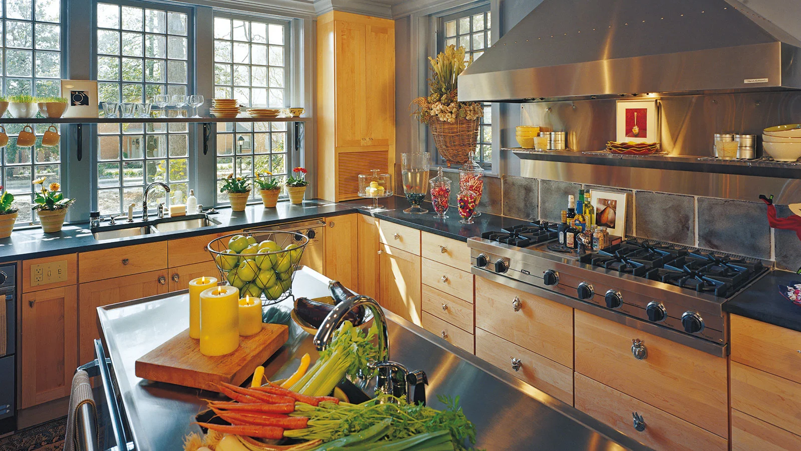 natural_maple_kitchen_cabinets_large.jpg
