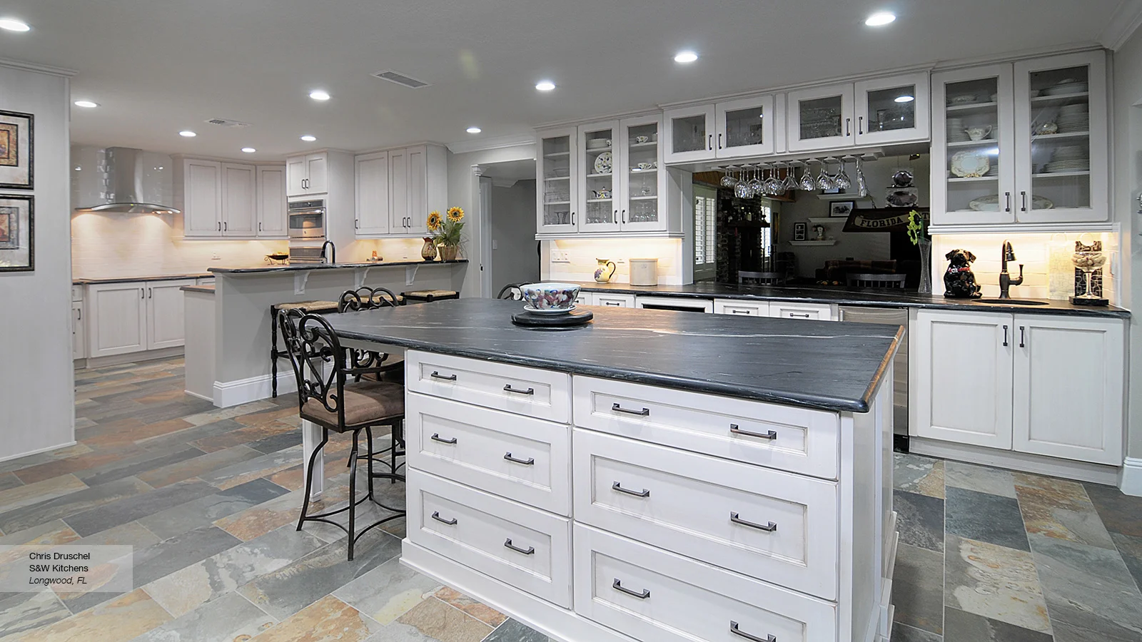 pearl_white_shaker_style_kitchen_cabinets_large.jpg