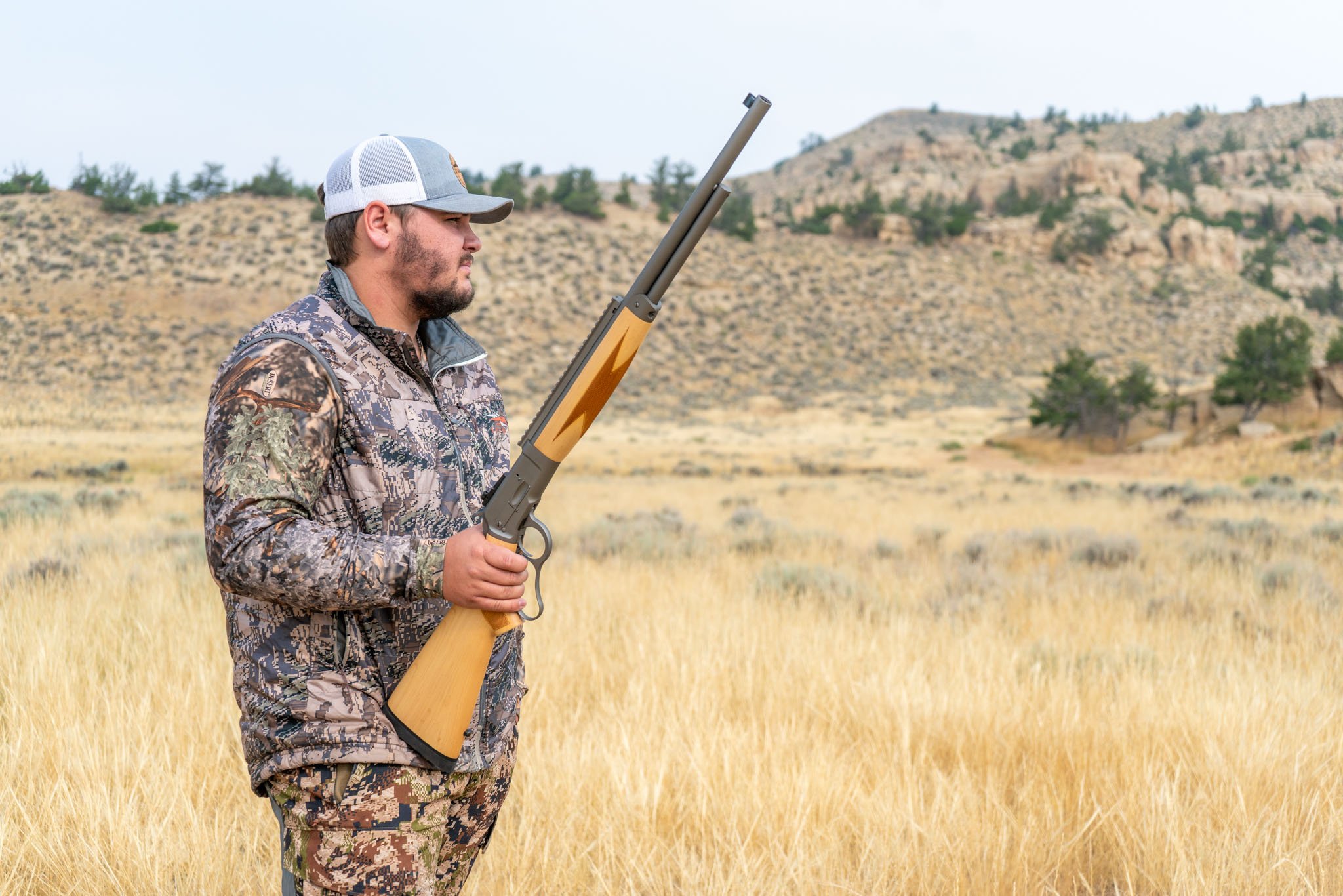 M8922-12_Outdoor_Profile_GunOnHip_DSC03066 Web Res.jpg