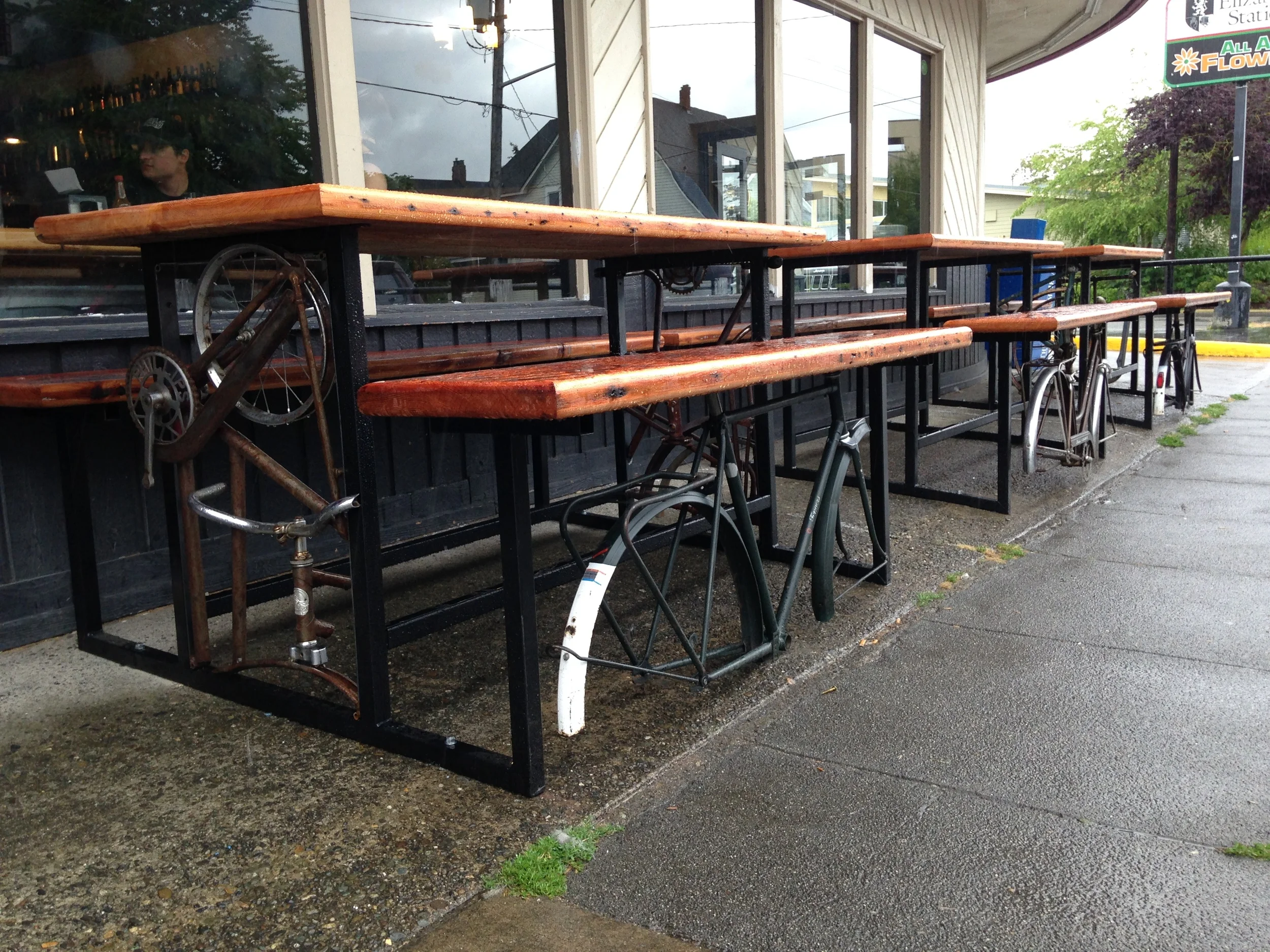  There are 16 movable parts within the bench frames. 