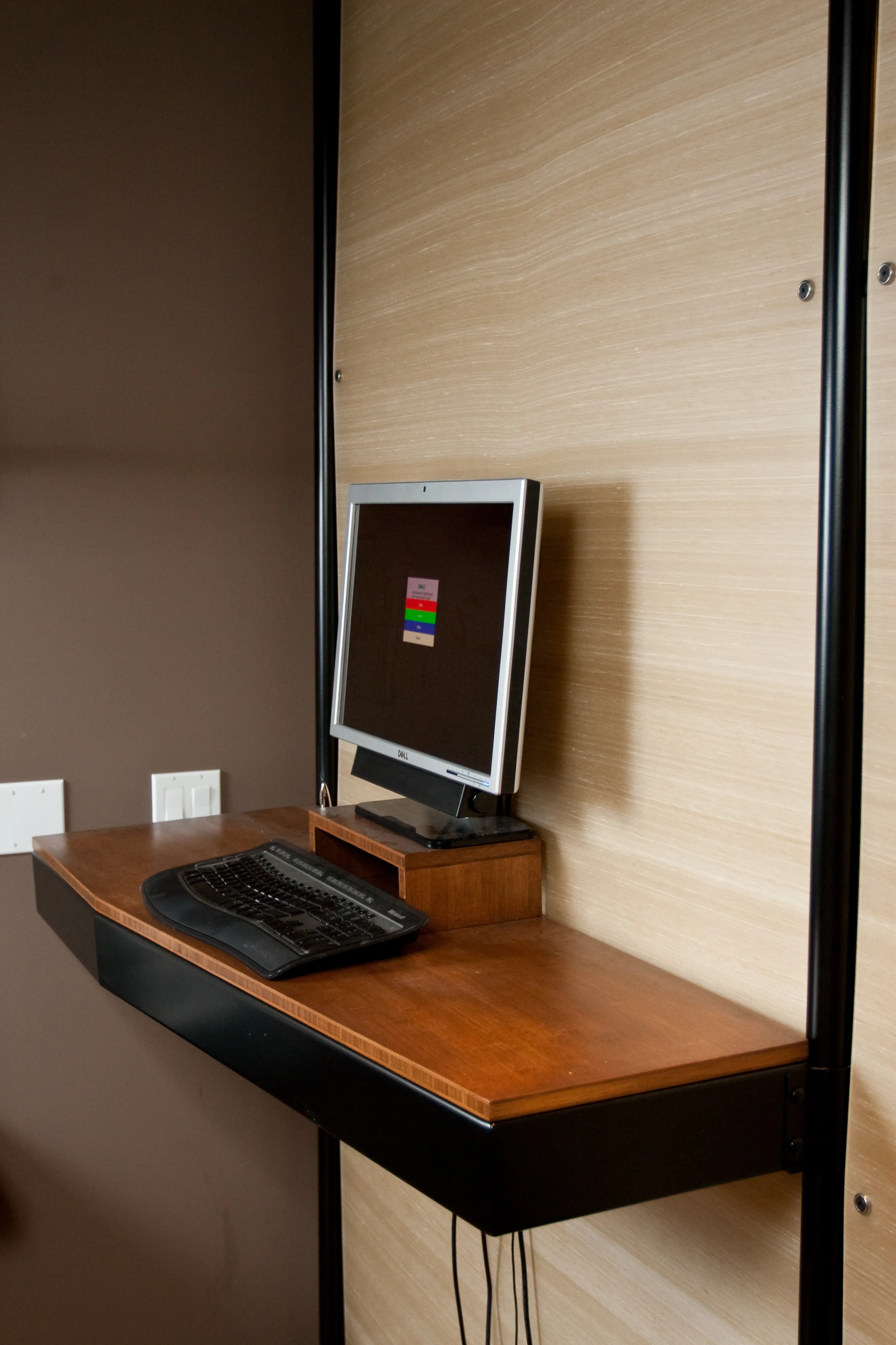 Adjustable height standing desk top.
