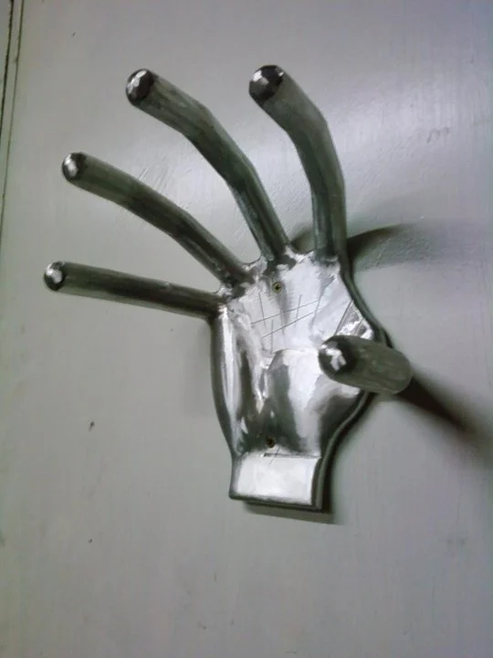 Aluminum hand wall bracket for a basket ball.