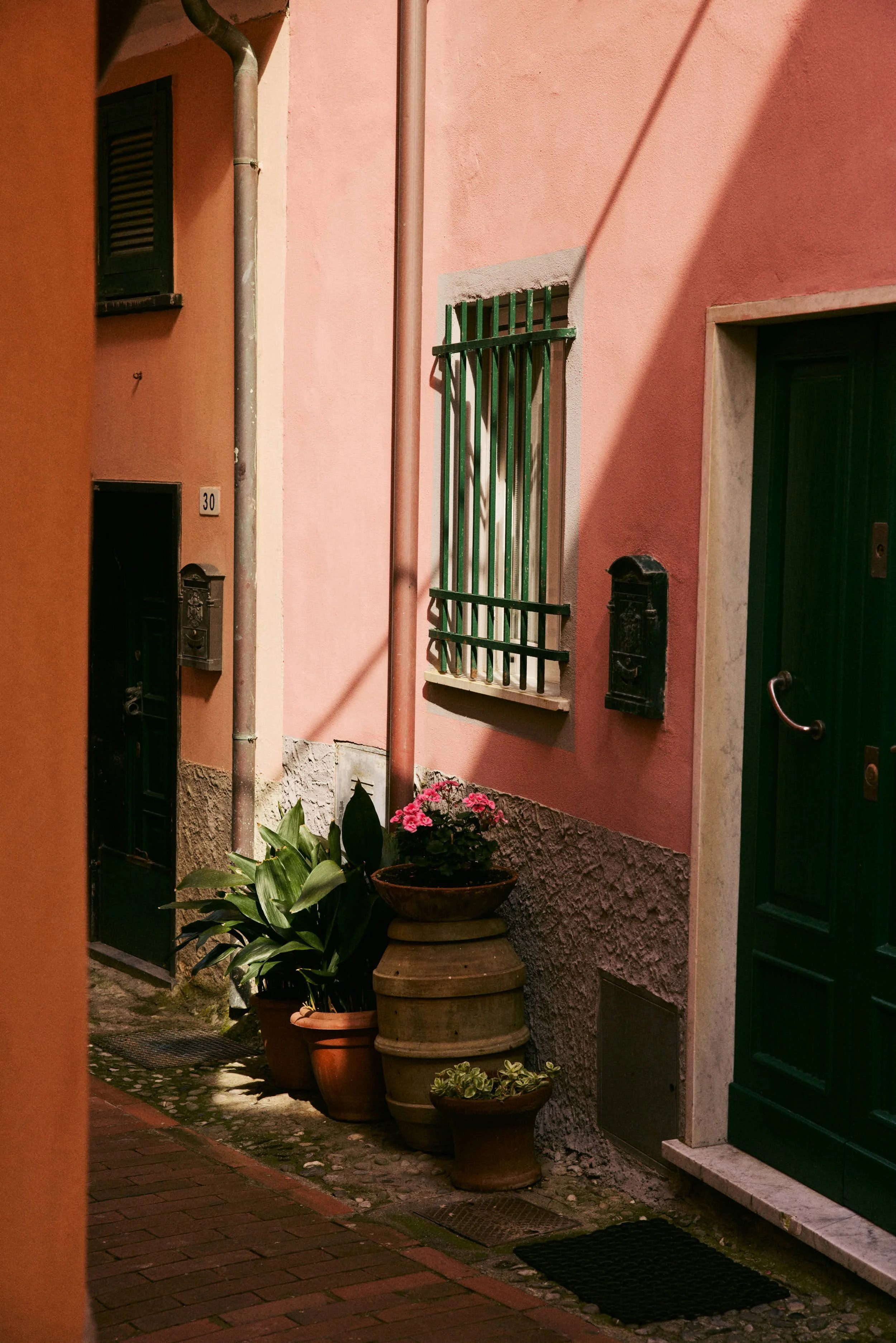 Social_Day03_01_Liguria_Italy_Overlook_Textures_4074.jpg