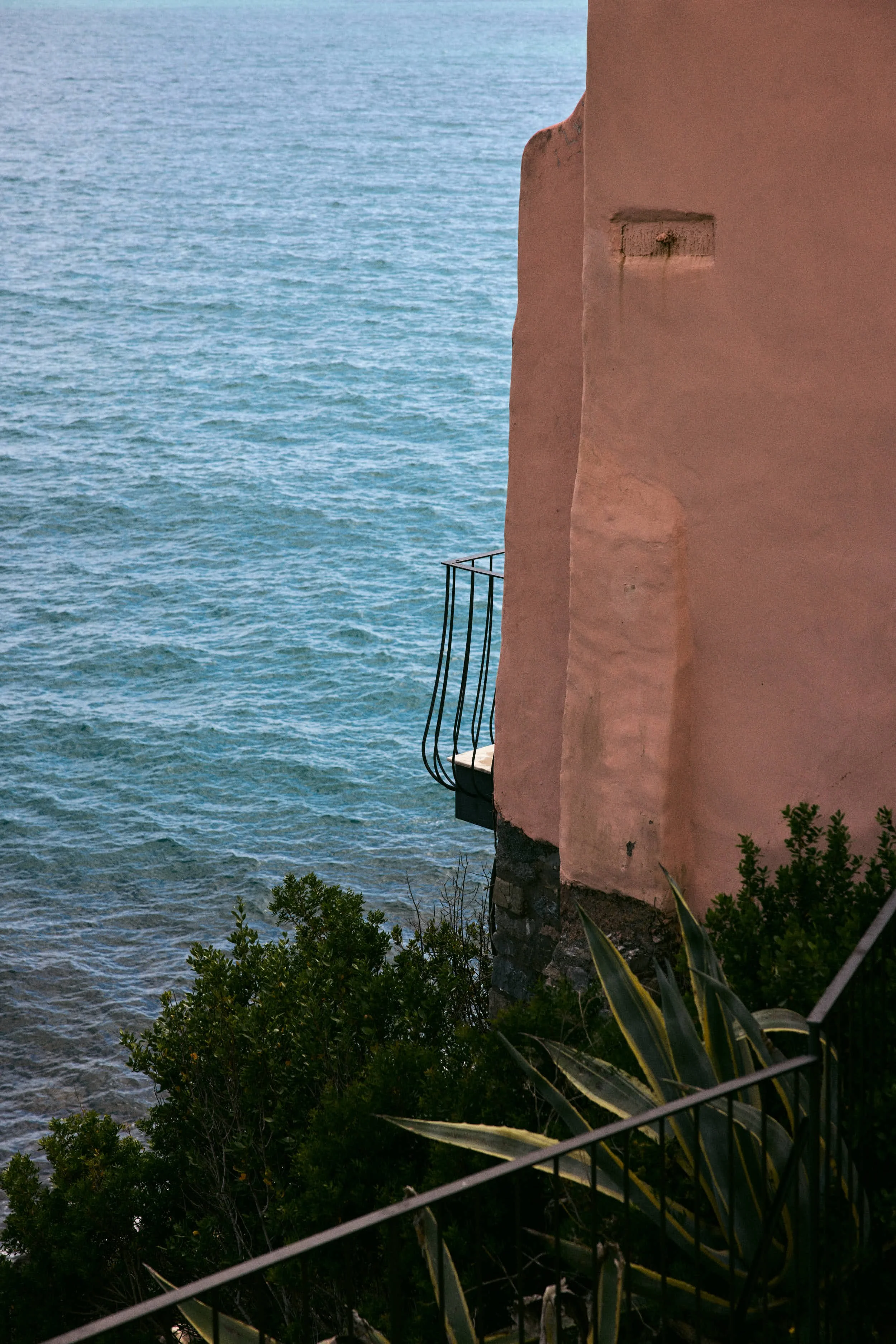 Social_Day03_01_Liguria_Italy_Overlook_Textures_4055.jpg