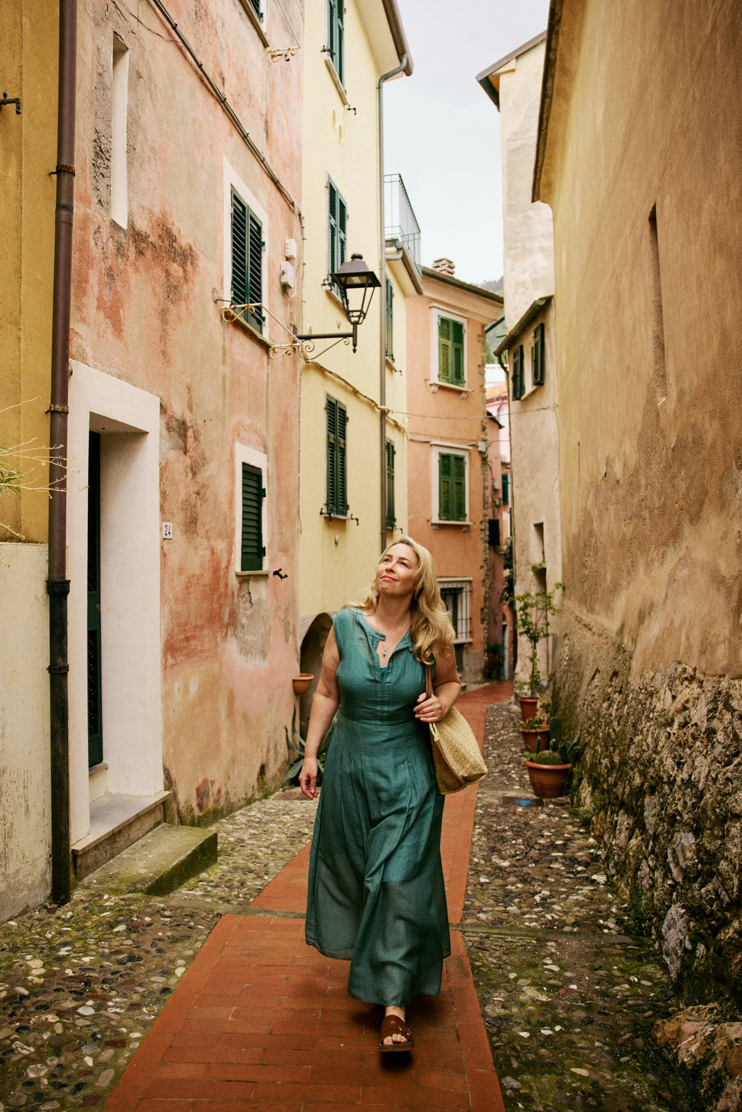 Social_Day03_04_Liguria_Italy_Overlook_Alley_Sarah_PsA_5797.jpg