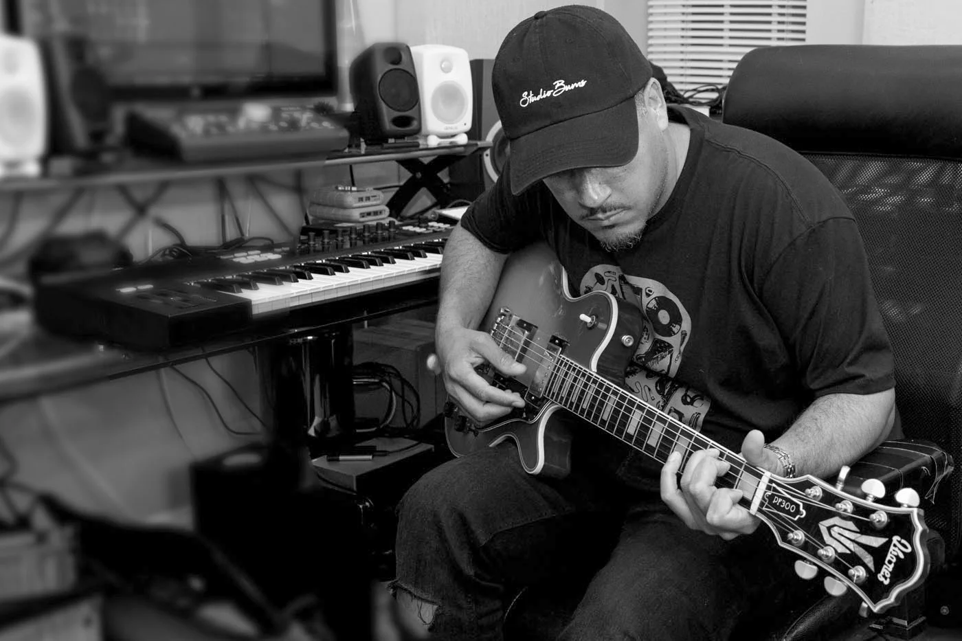 01SquaresIvanguitar2.jpg