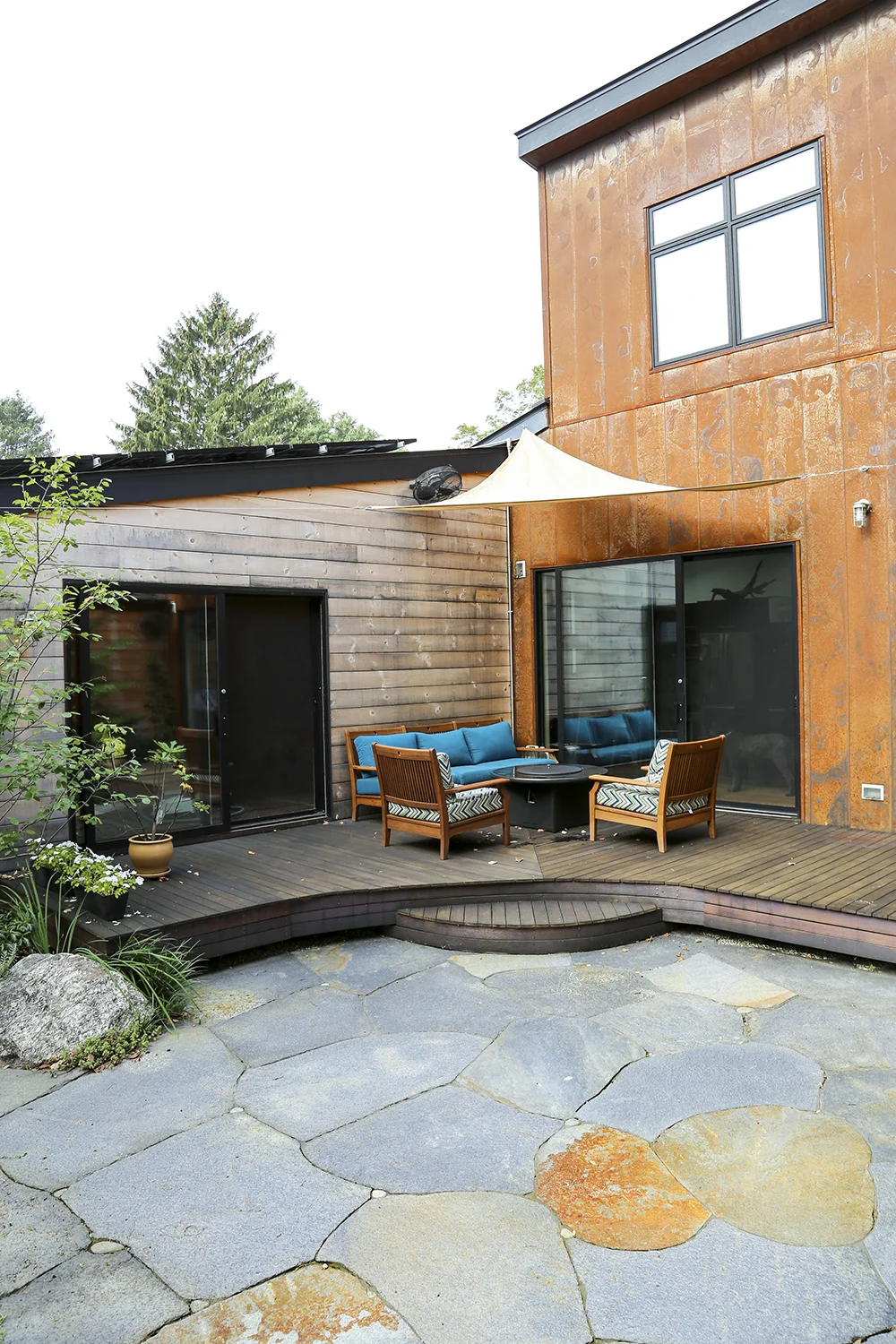 courtyard_2.jpg