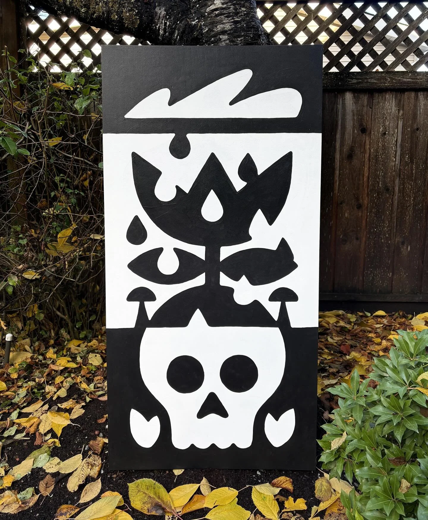 Nice to finally finish this painting, and on the spookiest weekend of the year nonetheless 💀🌷