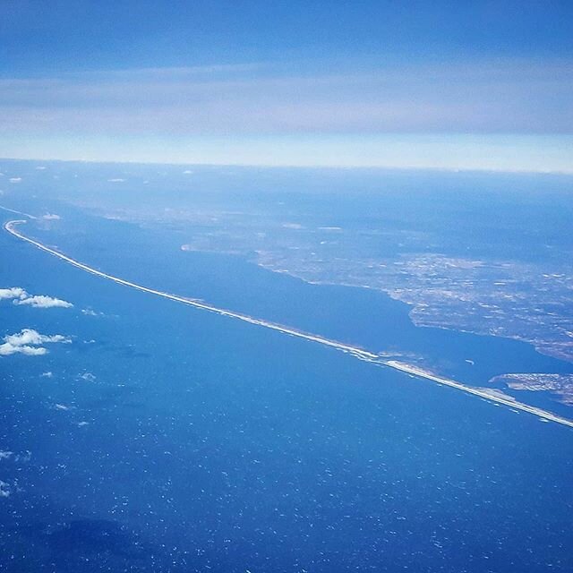 Long Island from above 🗽🌊 As much as we love dive travel, our home waters are always a welcome sight.

#hamptondivecenter #longisland #ny #iloveny #atlantic #ocean #631 #eastend #duneroad #northeast #travel #scuba #scubadiving