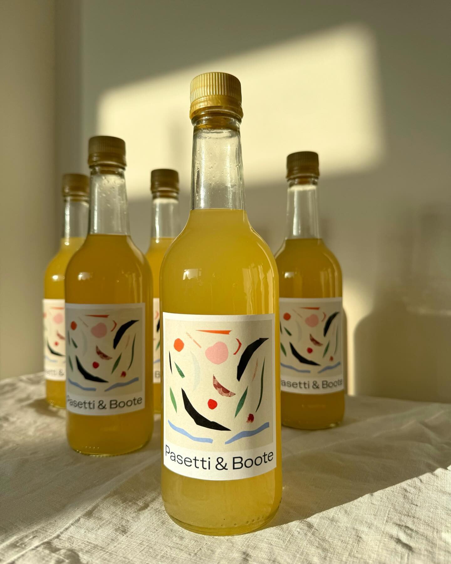 STAY DRY ON YOUR OWN SUPPLY * GIVEAWAY * 😎 Fancy winning one of our pear and bay cordials and an oxymel? 
.
.
.
It&rsquo;s January and some folks might feel they&rsquo;d like a little break from the booze or to cut back. Maybe some don&rsquo;t drink