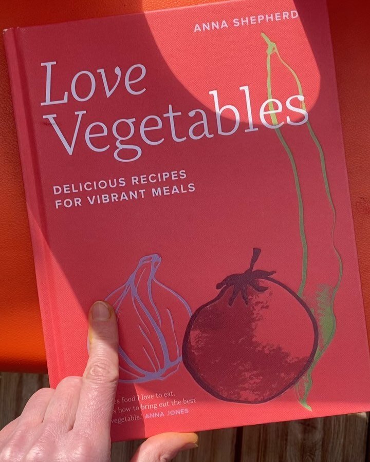 If you don&rsquo;t know her, @annashepherdfood is wonderful ❤️ Not only is she kind and clever and a bloody good cook, she&rsquo;s funny as hell too. And now, Anna has written a book that you may want to enrich your life with!
.
.
.
I met Anna when I