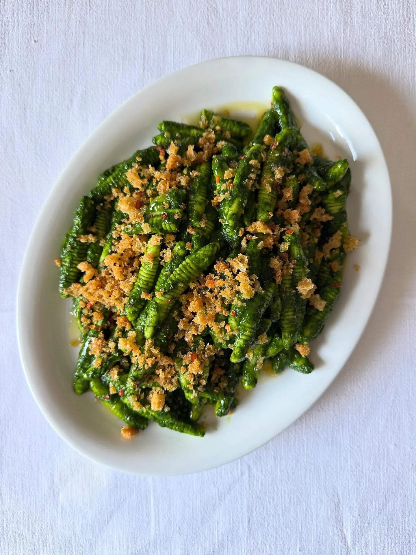 We did a vegan for Alice and Ryan and their 100 guests wedding and we think it went pretty well. The venue was a real treat, tucked away down miles of bracken heavy Devon lanes is @greatambrooklocations plus we were cooking for the funniest couple th