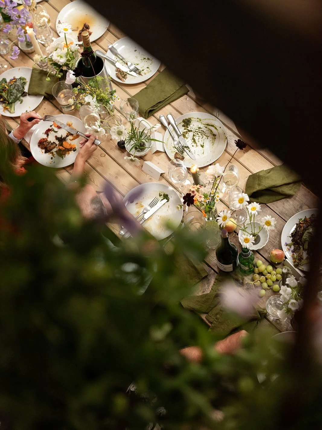 Beautiful pictures of Katie and Paul&rsquo;s wedding meal @theforgebristol last year taken by @bychloemary. The sight of those clean plates makes me so very happy 😊 A quick turnaround by our team before dancing and a toastie table later on. Ever gra
