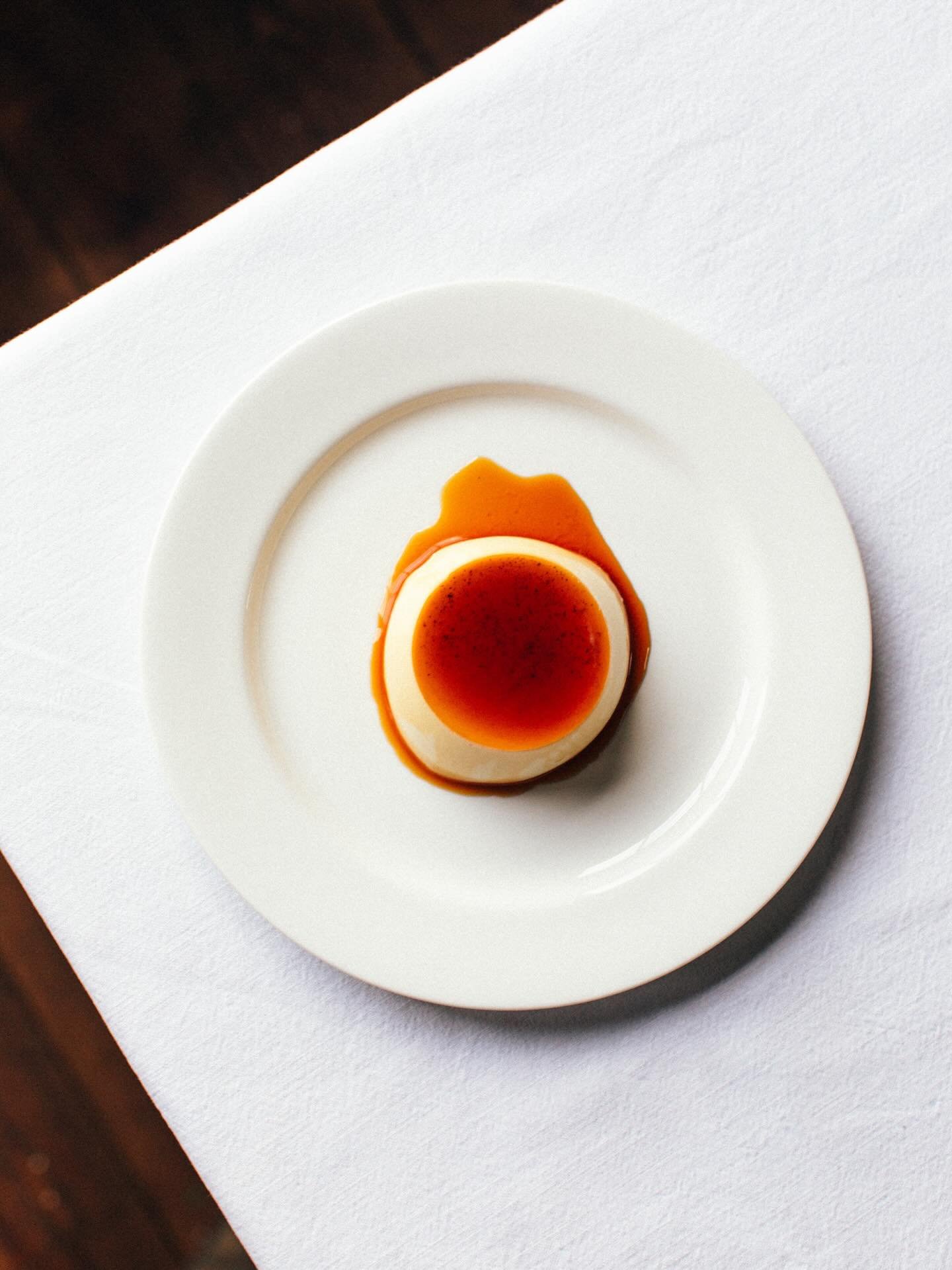 Dessert sessions #1 🎶 Were you aware that there have been a number of songs written about the way our desserts make people feel? This is one of them, which makes perfect sense when you feast your eyes on this caramel pana cotta, dwell on its beauty 