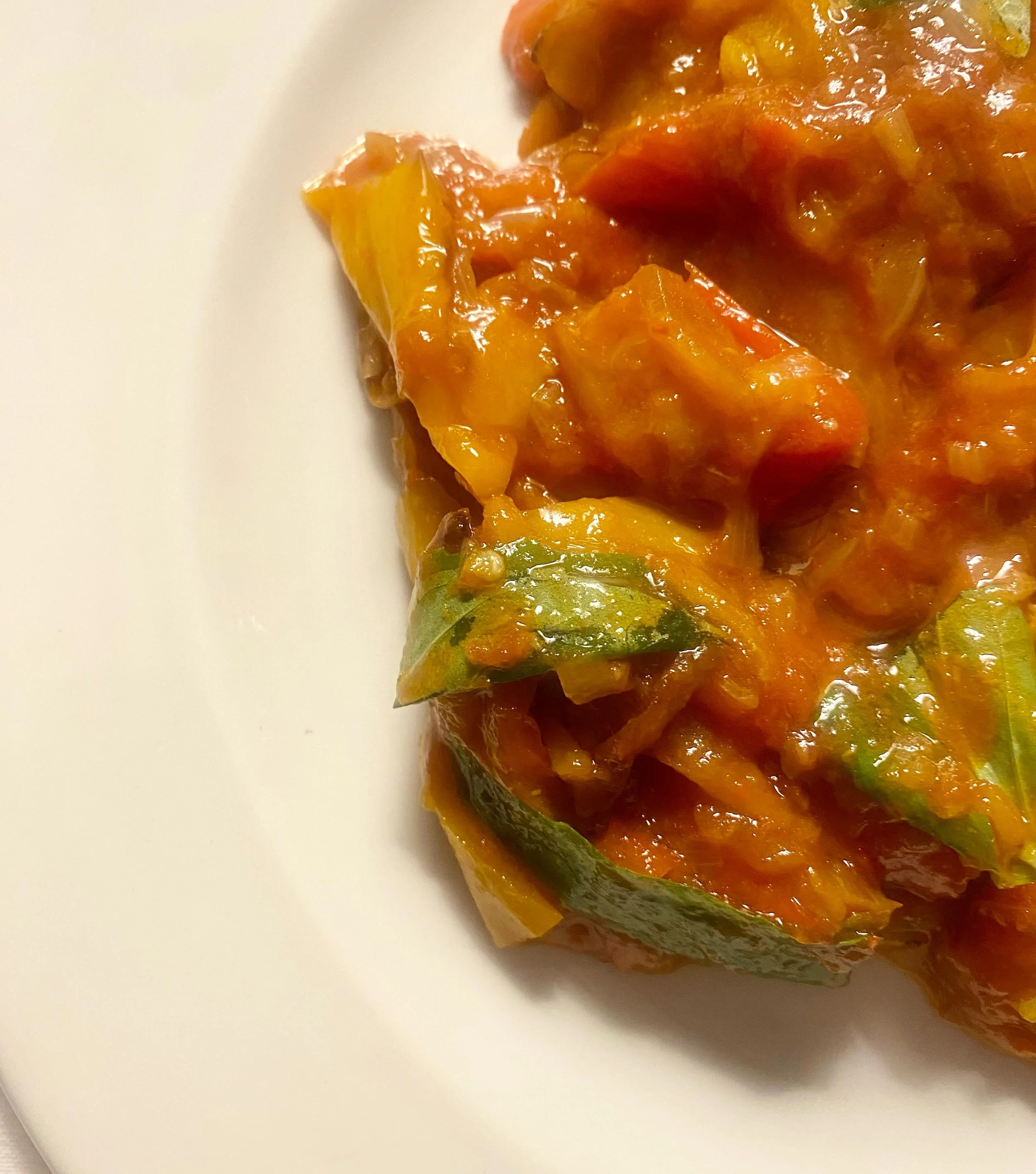 You might be thinking what on earth is that a picture of? Well, friends, that is apparently the most delicious pepperonata Max Pasetti has ever made. It was so good that we really focused on a close-up didn&rsquo;t we 🔍 Alongside slow-cooked sweet p