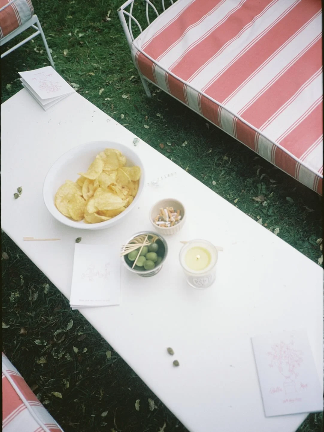Olives and crisps, really good ones. What better offering for guests alongside canap&eacute;s at a drinks reception - we are big crisp fans here! 📸 @phoebepiperphoto