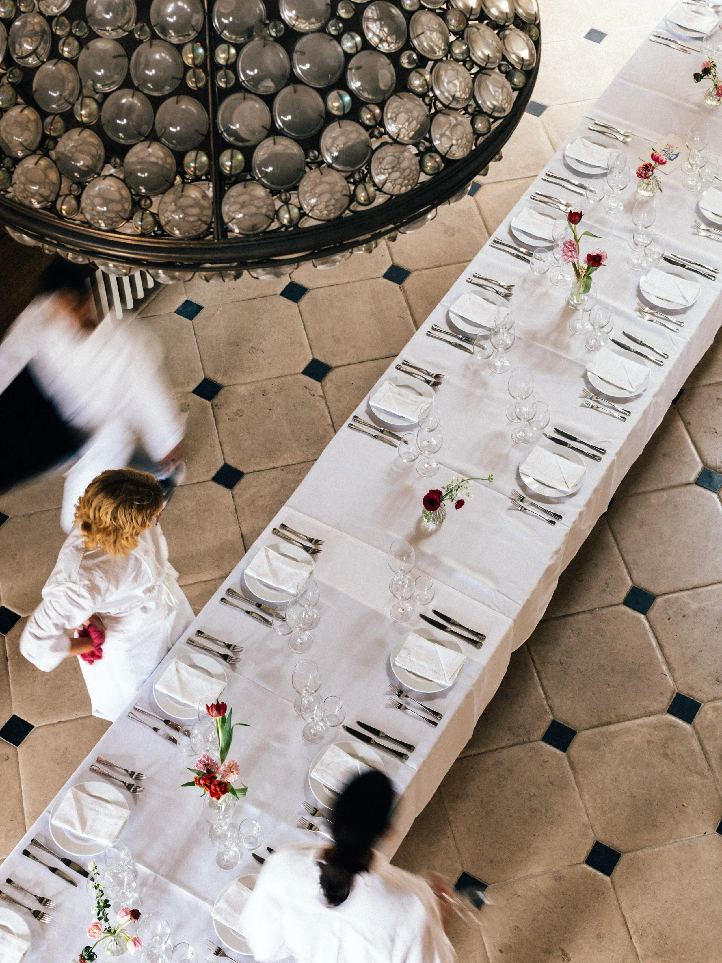 Setting up for Laura and Marcus ❤️ Love these shots of the team by @benjaminpryorweddings