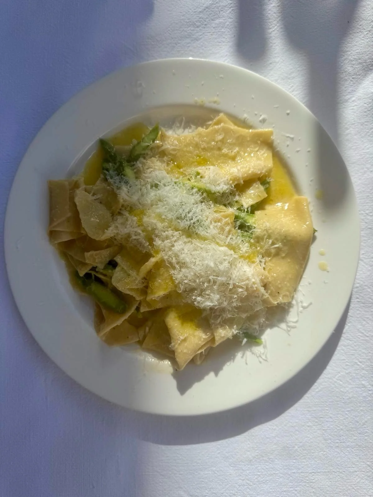 Fazoletti with Wye Valley asparagus and cacio e pepe back in June❤️ Leigh and Alexander had so many special touches to share with their 120 guests. On arrival we served popcorn with champagne, and a bread table piled high with house focaccia, ciabatt
