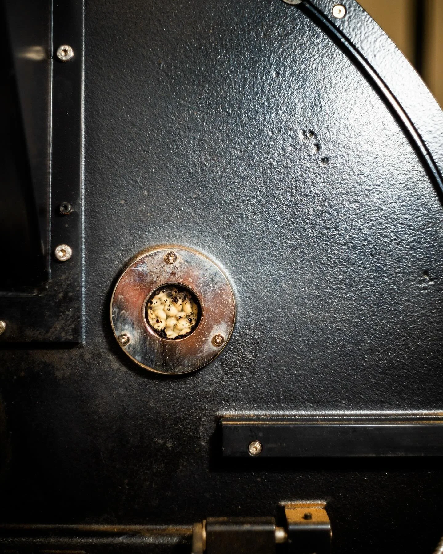 All smiles here at the shop! Bessy is cranking out coffee for our partners as they wake up from their winter breaks. Cheers to 2025! #wearepeaks #coffee #coffeeroasting #coffeeroastery #espresso #coffeeshop #wholesale