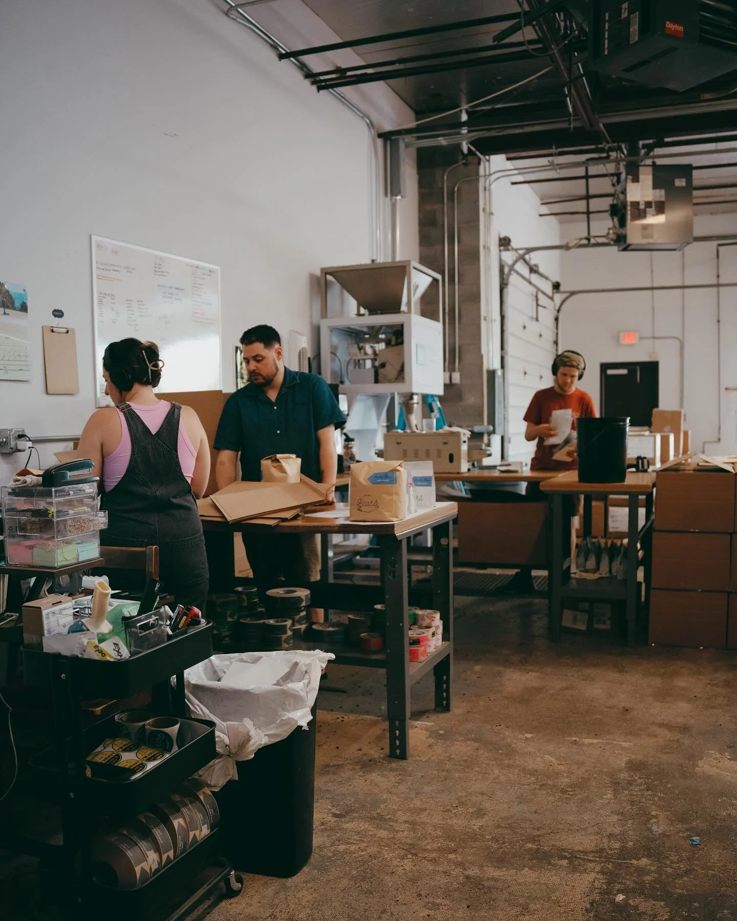 The team has been busy cranking out orders these past couple of weeks! Keep an eye peeled for some new coffees soon ✌🏻 #wearepeaks #peakscoffeeco #coffee #syracuse #icedcoffee #coffeeroasting #coffeeroastery #wholesale #production