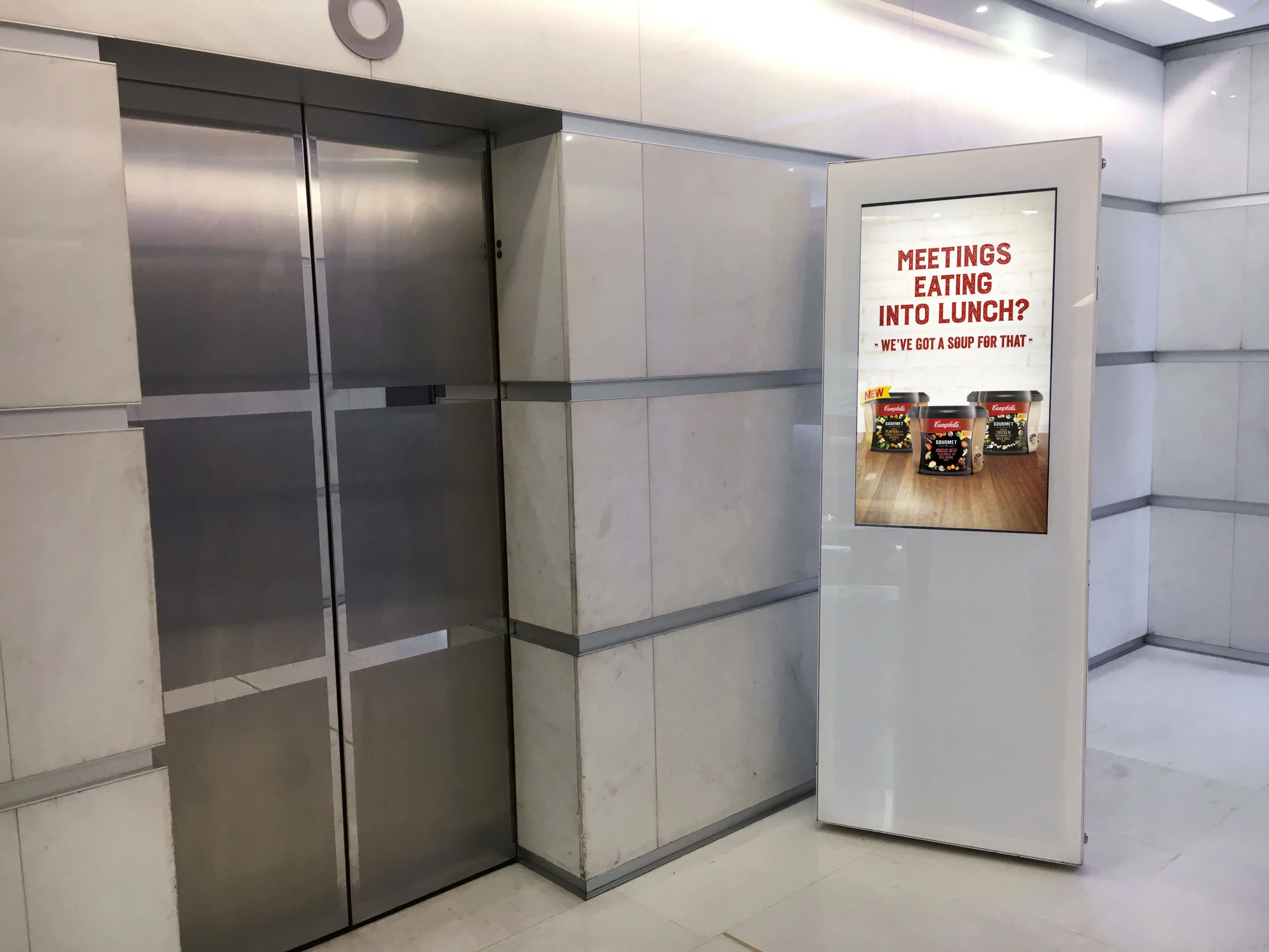HSE2953_CA0136_meetings_lobby[1].jpg