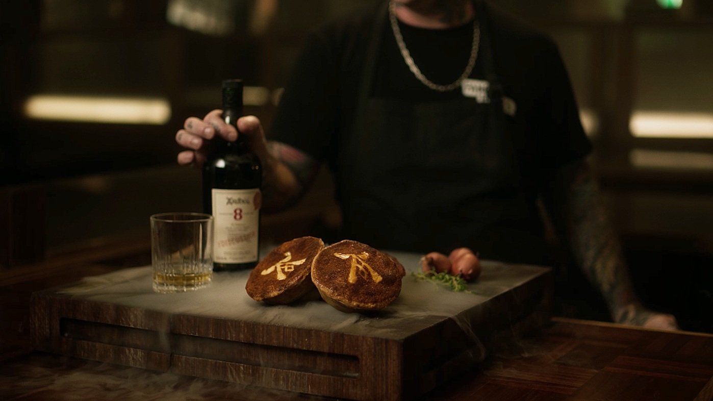  The only pie in the world requiring proof-of-age to eat, the Ardbeg Peat Mie was developed in collaboration with legendary Melbourne-based BBQ restaurant, Fancy Hanks. 