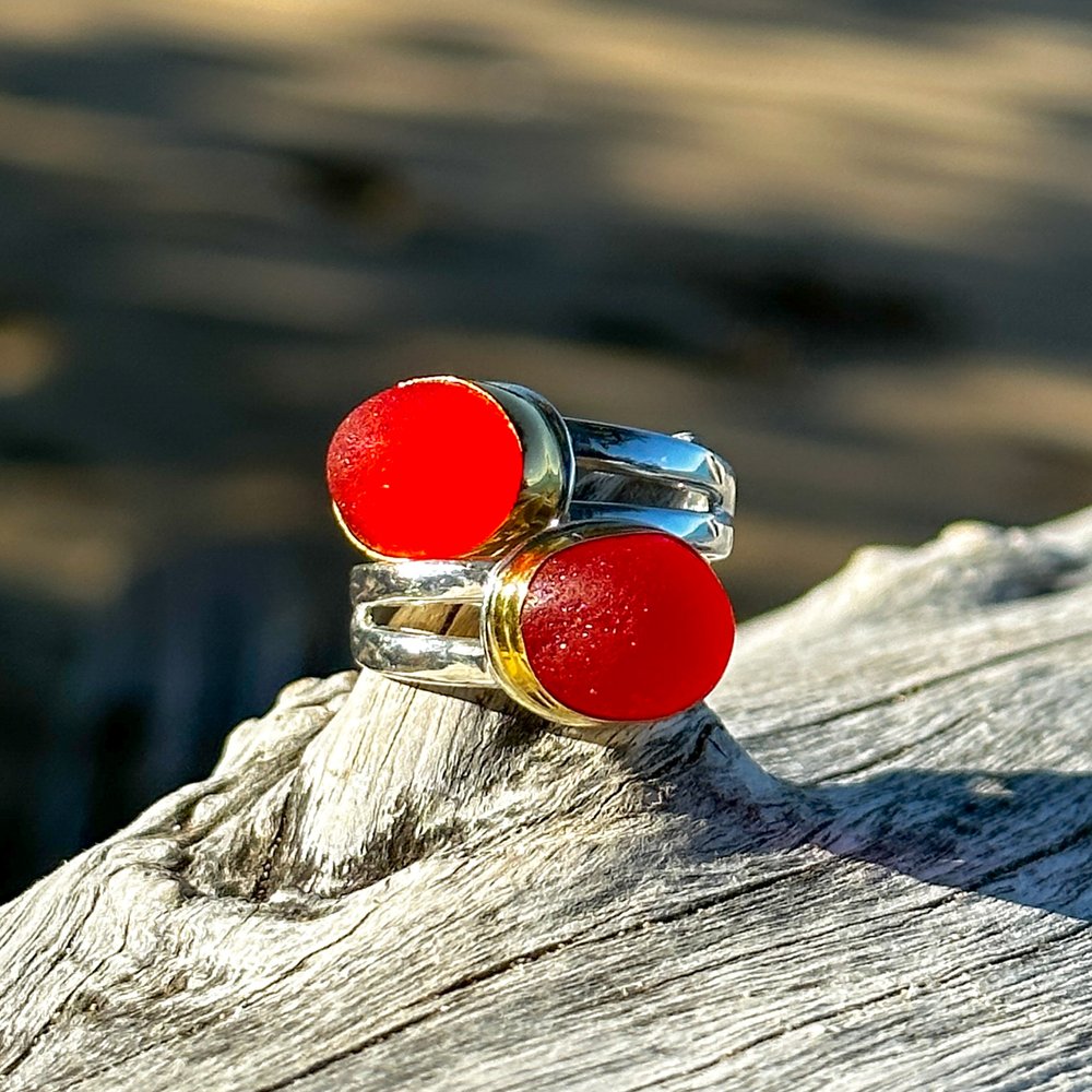 Grit Fitness pantoffel 2 of 2 🌟🌟 22k Gold UV Glow Red Sea Glass Ring "Twin Rings" 🌟🌟 6 3/4 —  Sea and Sky Studio